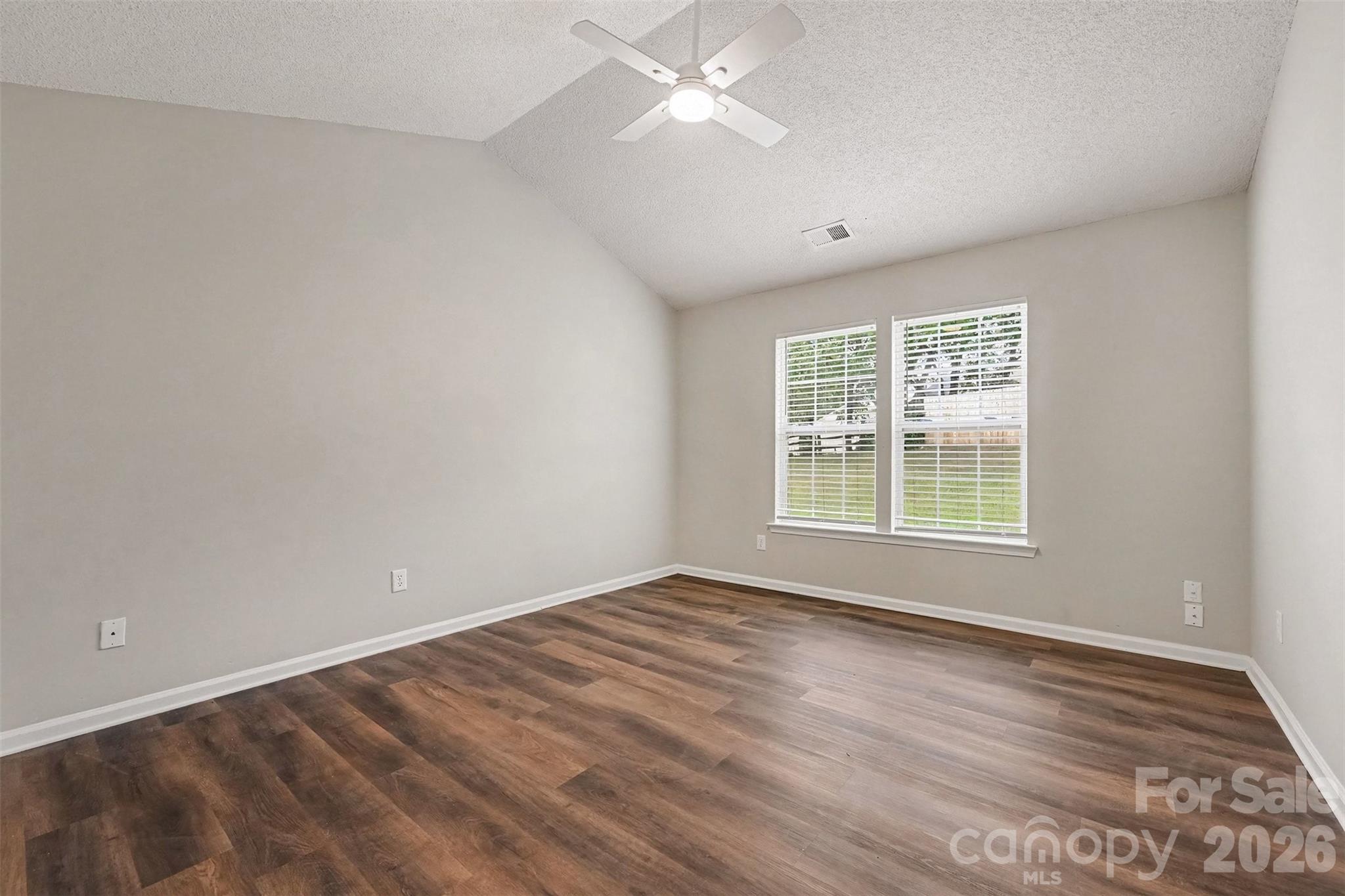 104 S Willow Court Property Photo 18