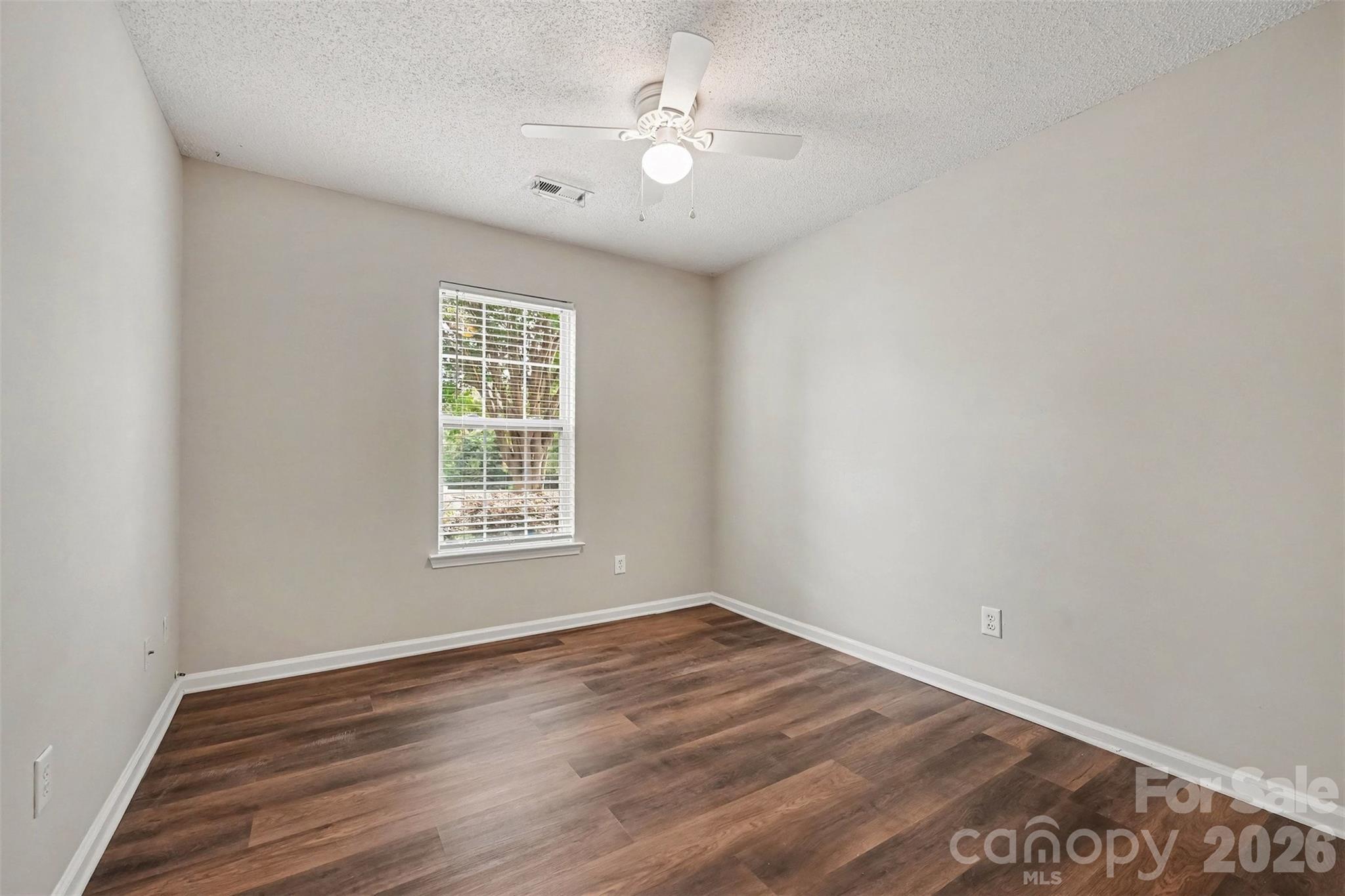 104 S Willow Court Property Photo 23
