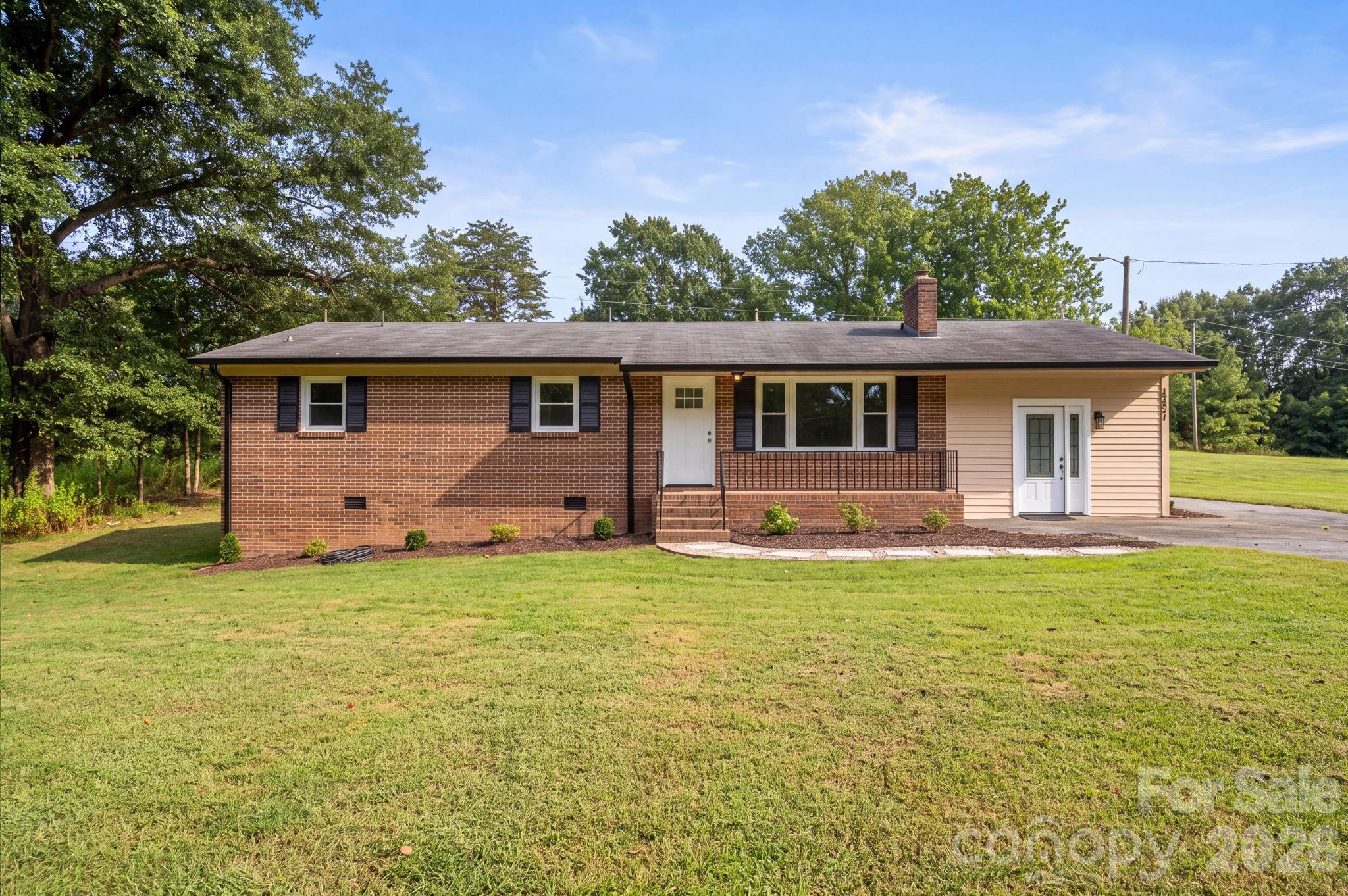 1081 Redleaf Trail Property Photo 1