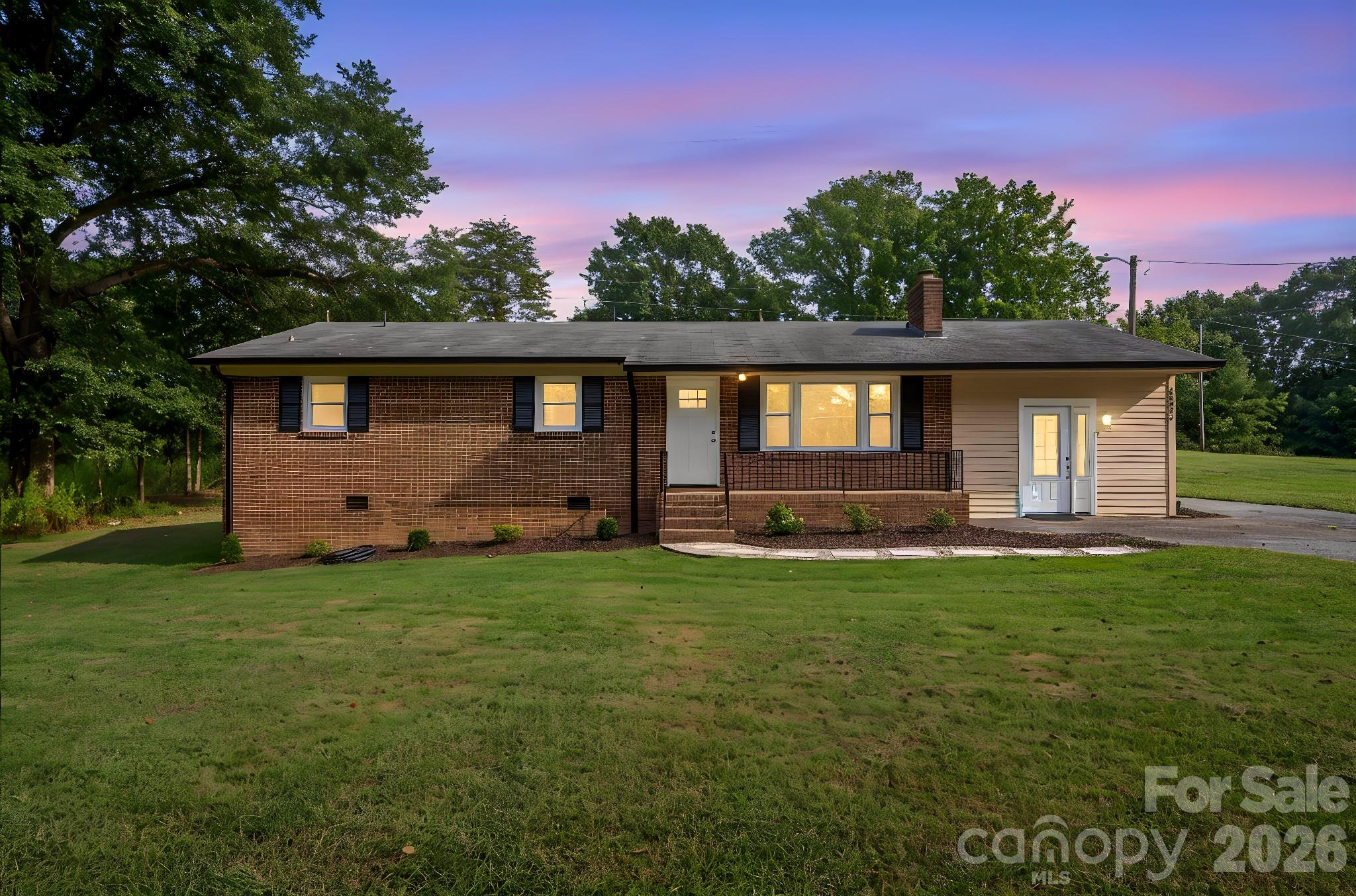 1081 Redleaf Trail Property Photo 1