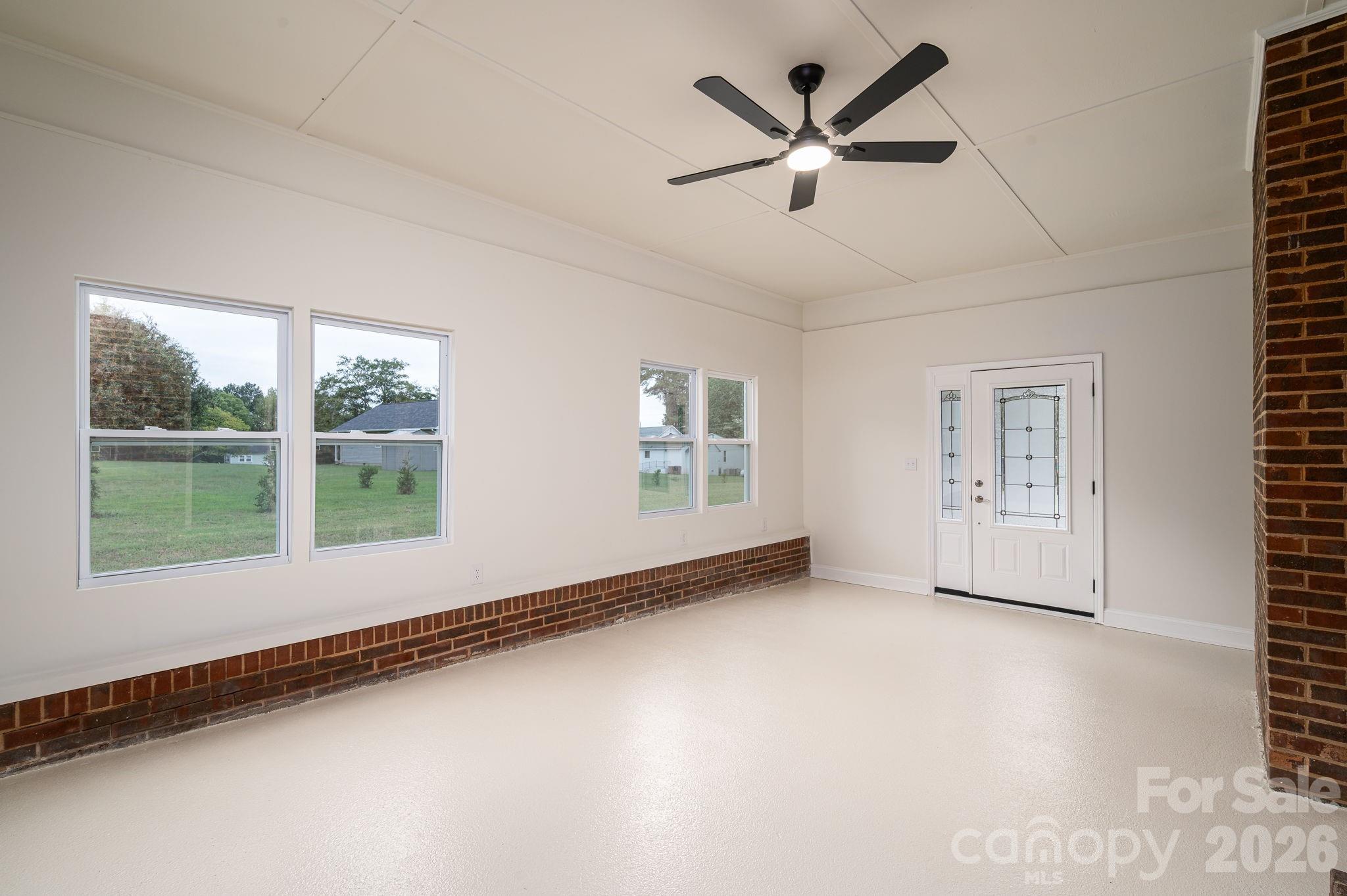 1081 Redleaf Trail Property Photo 3