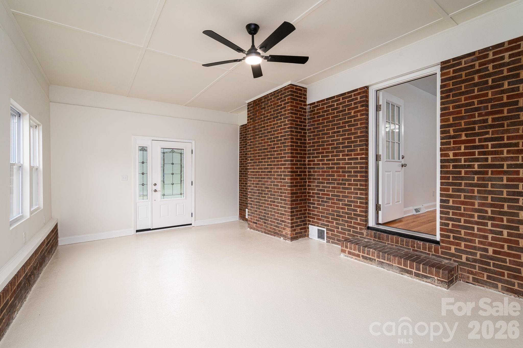 1081 Redleaf Trail Property Photo 5