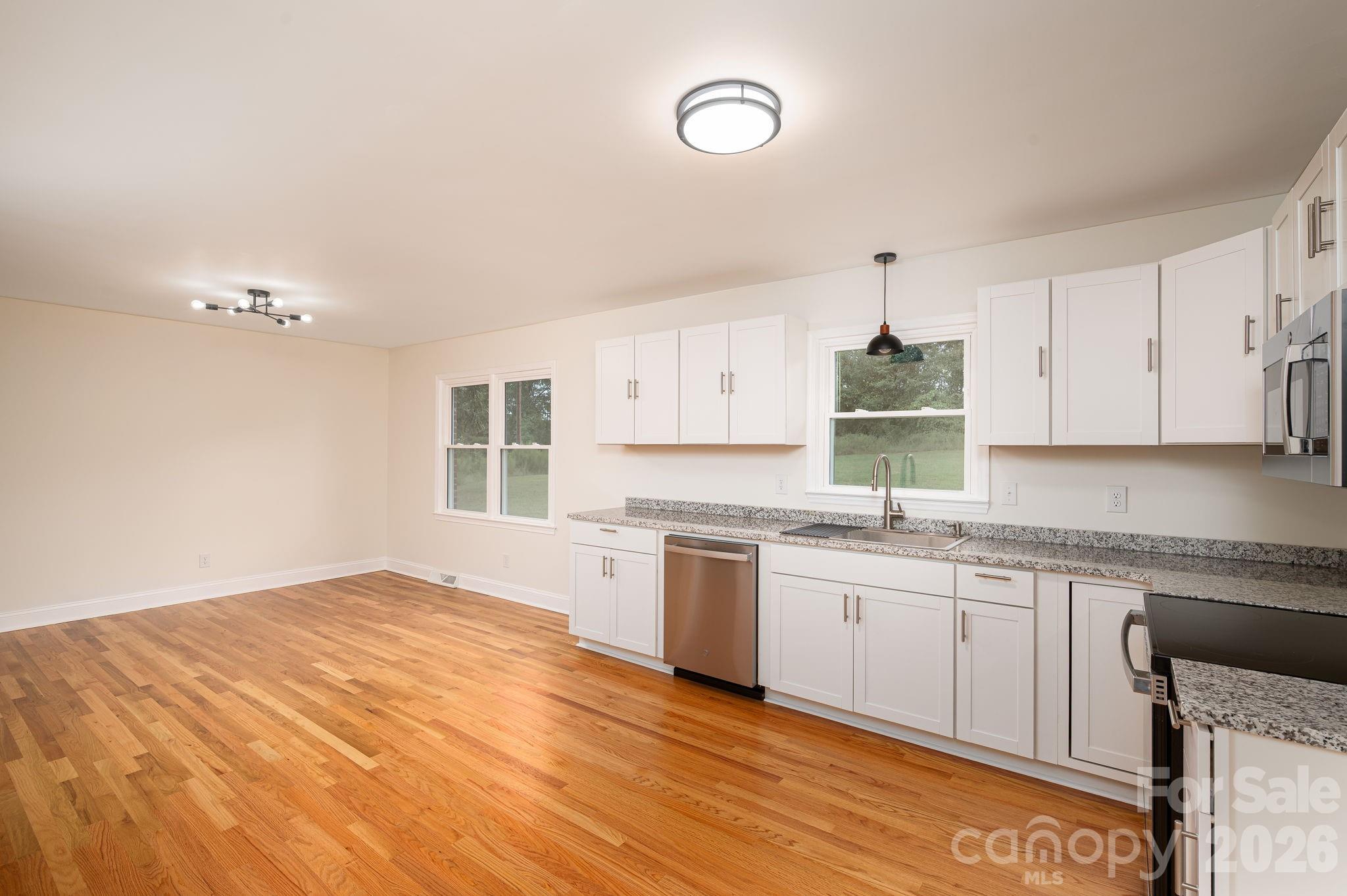 1081 Redleaf Trail Property Photo 7