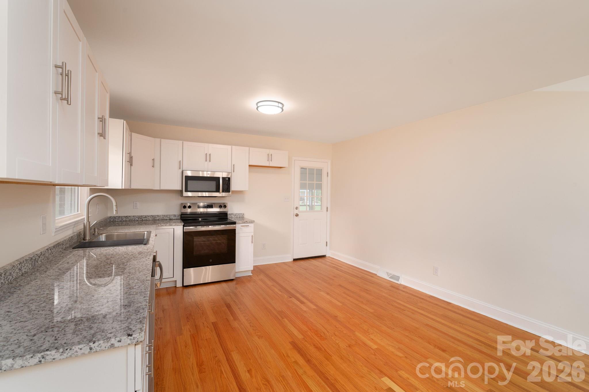 1081 Redleaf Trail Property Photo 11