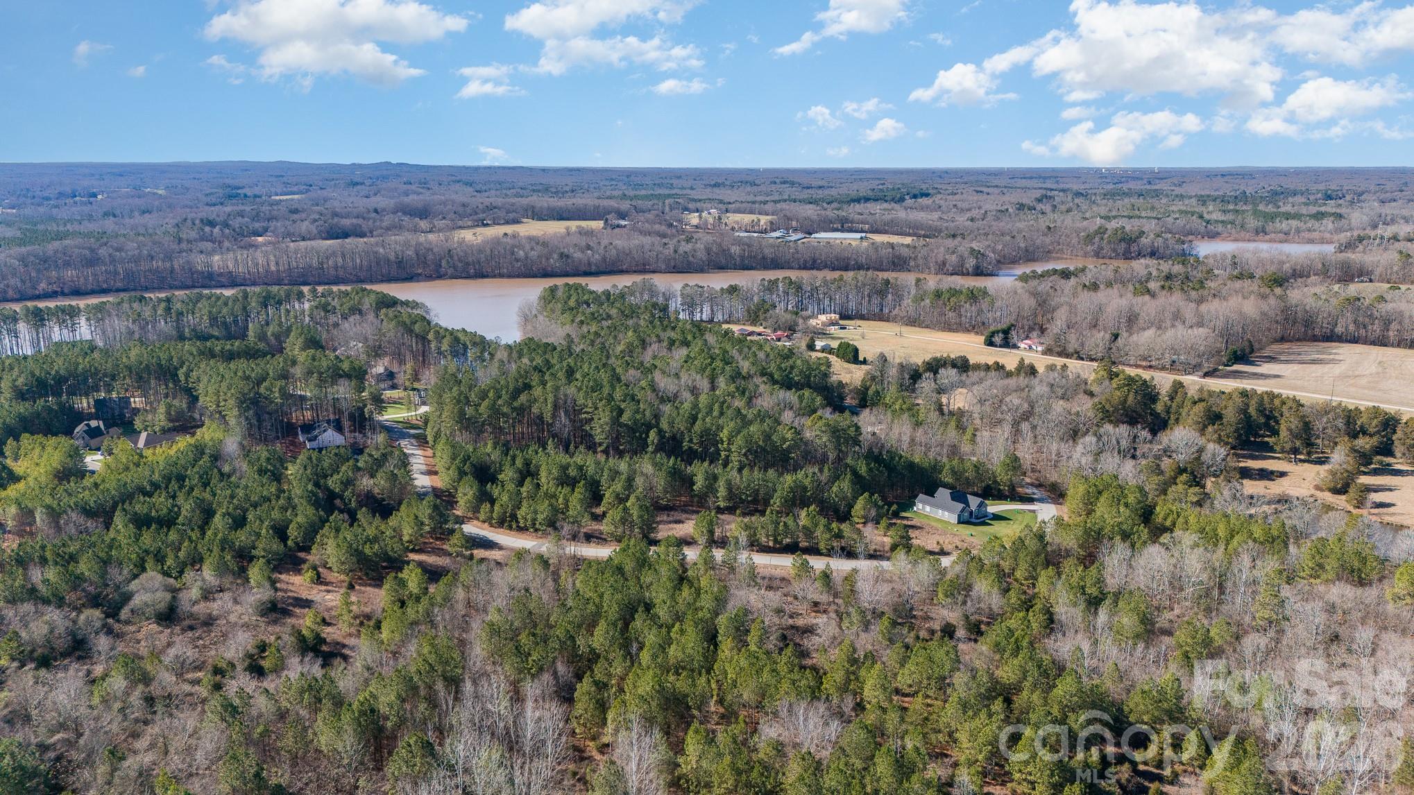 1283 Sunset Pointe Drive Property Photo 2