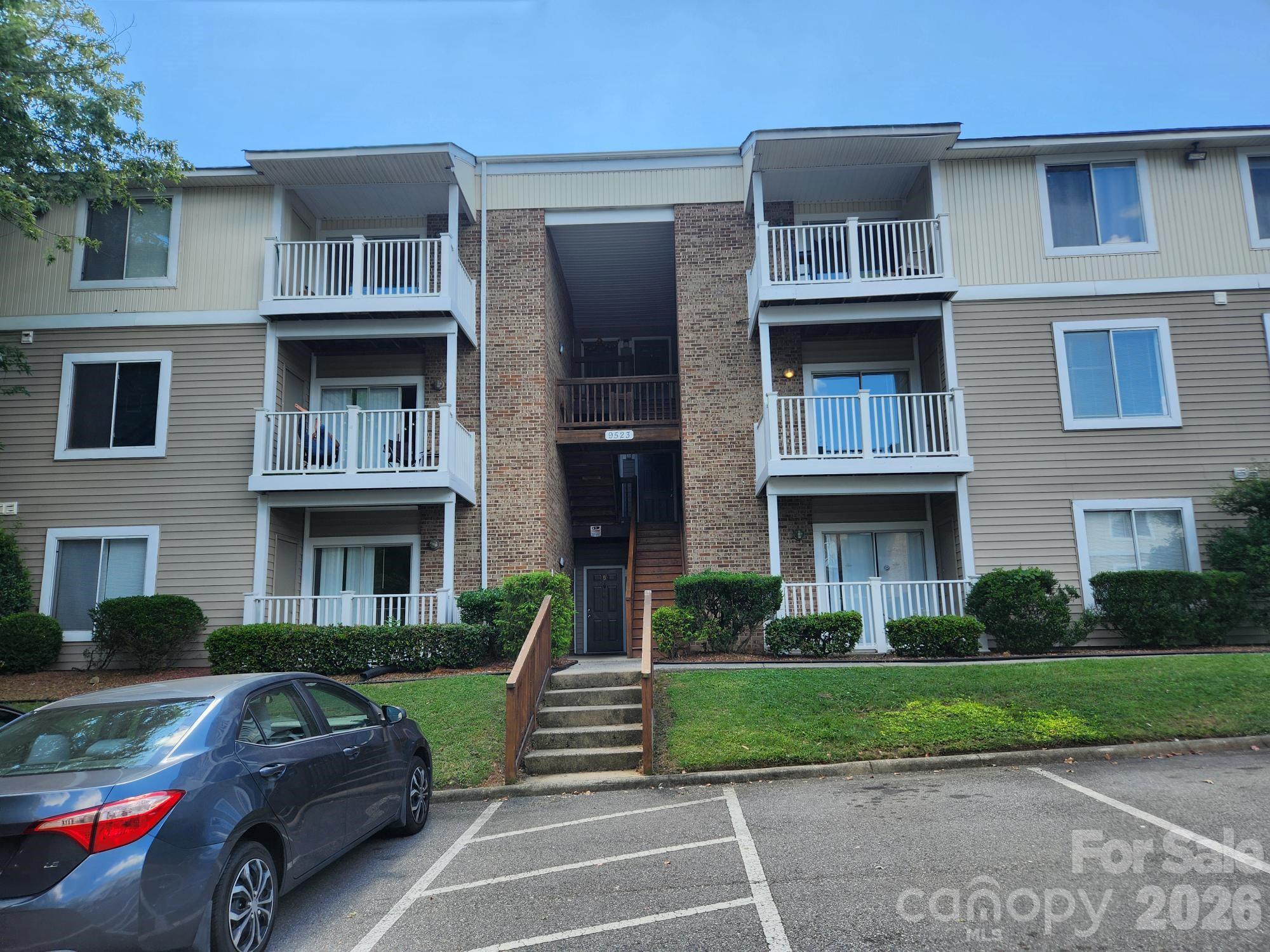 9523 University Terrace Drive H Property Photo 1