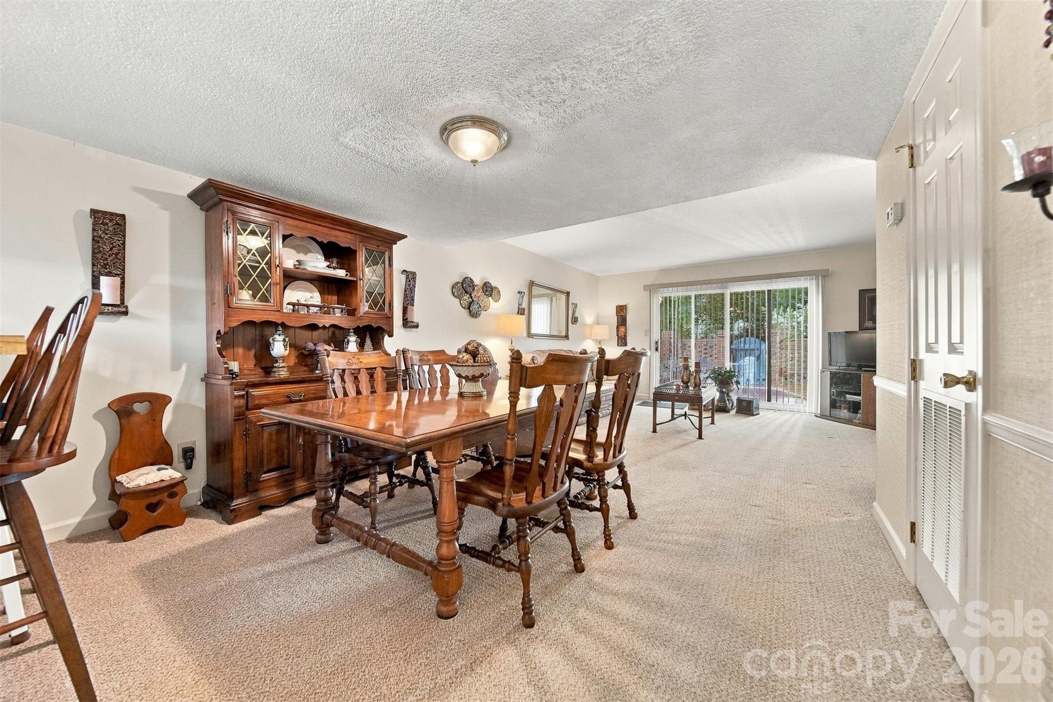 2705 N Center Street 37 Property Photo 7