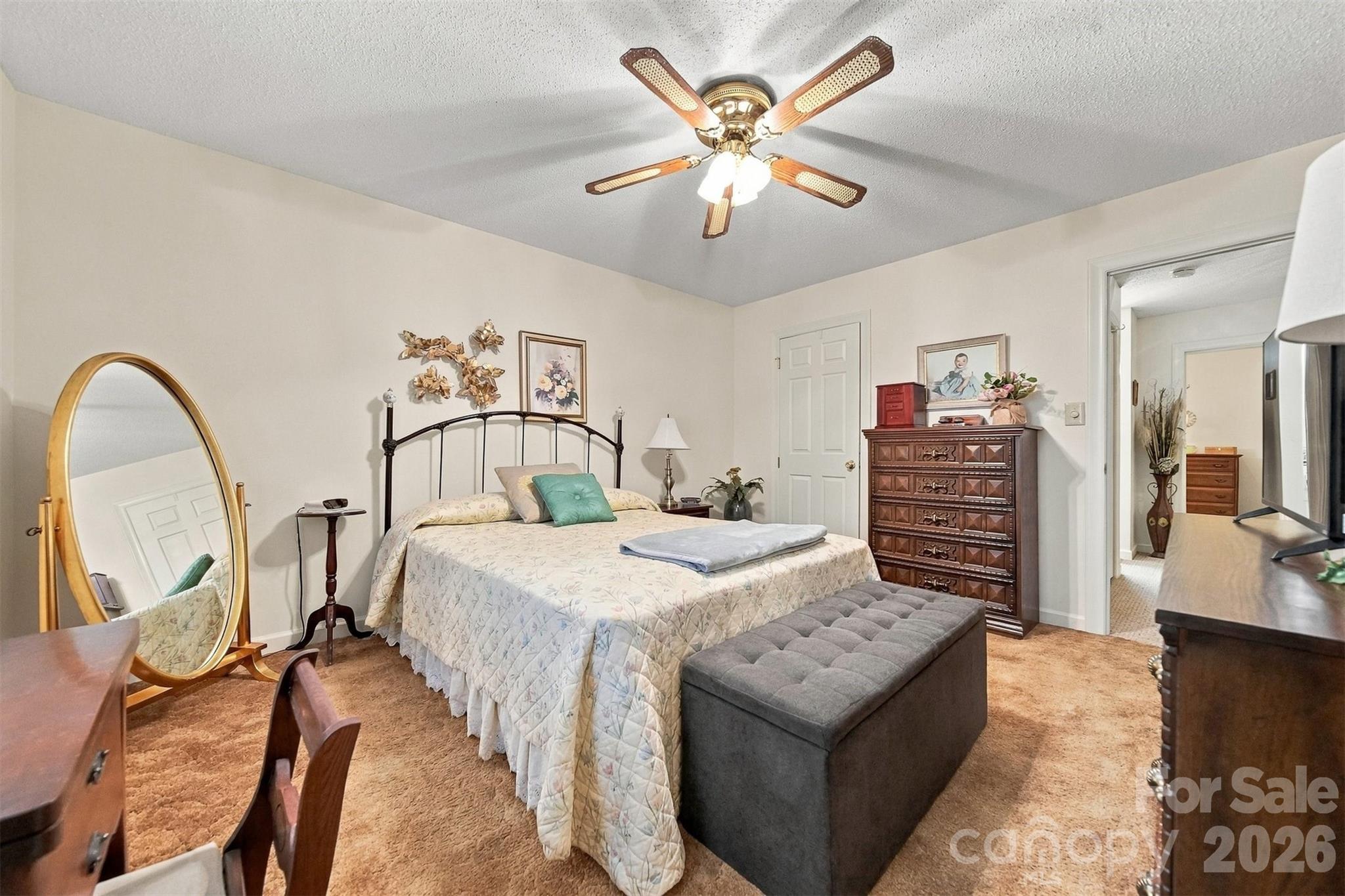 2705 N Center Street 37 Property Photo 17