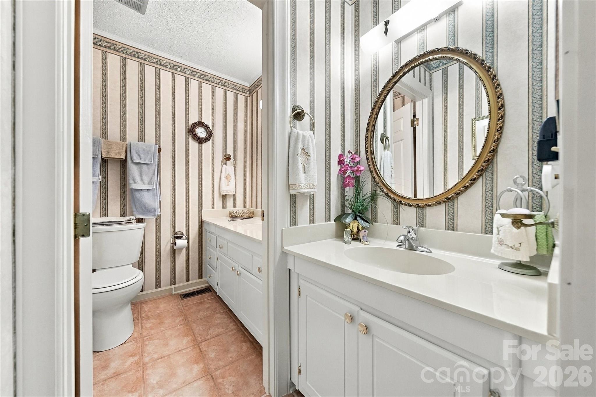 2705 N Center Street 37 Property Photo 18