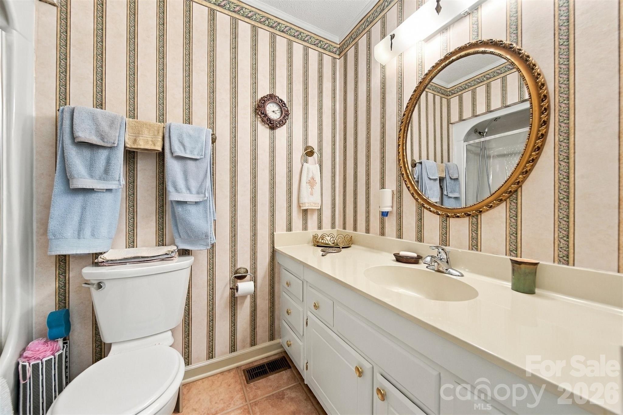 2705 N Center Street 37 Property Photo 19