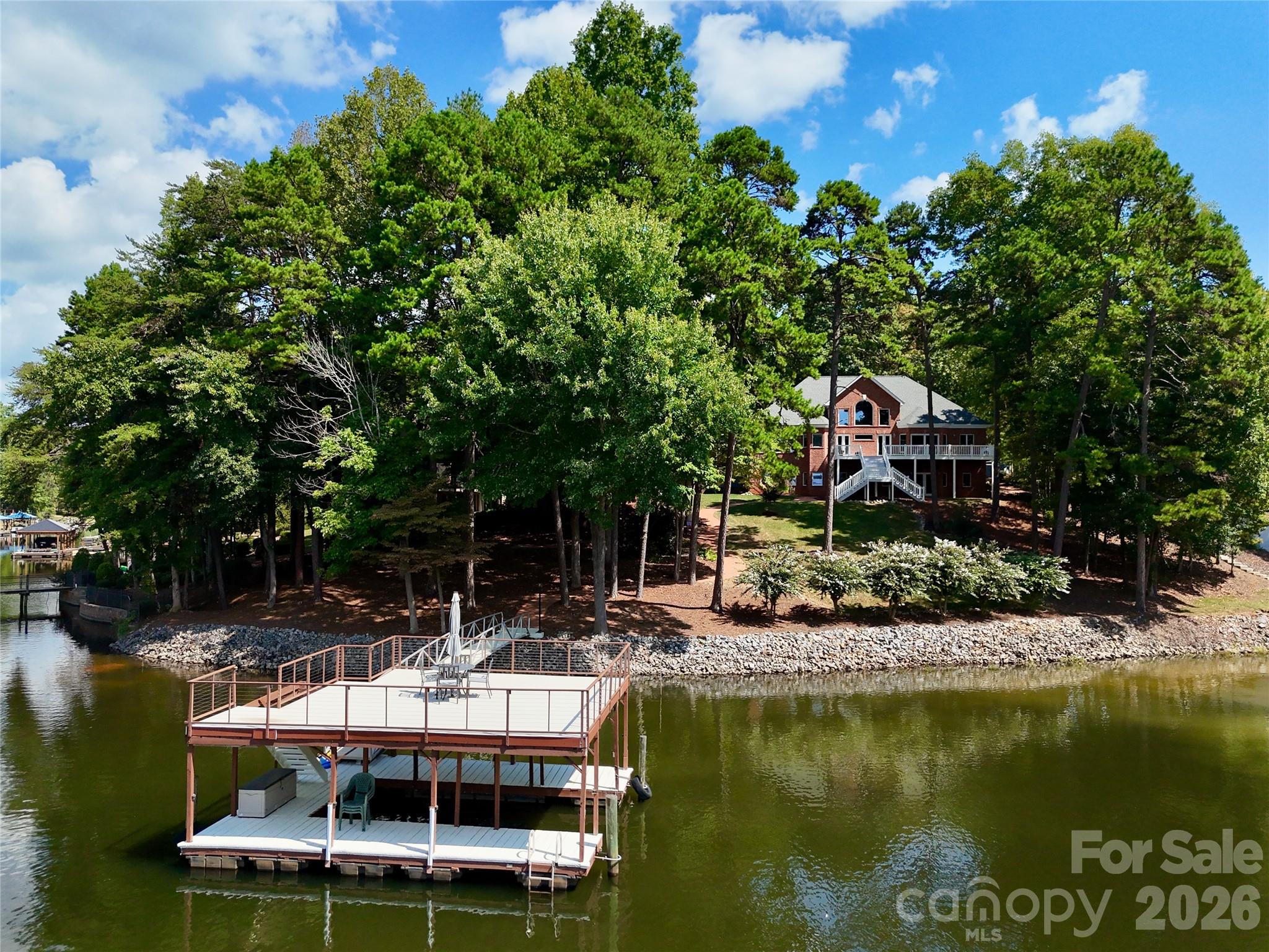 140 Holt Lane Property Photo 1