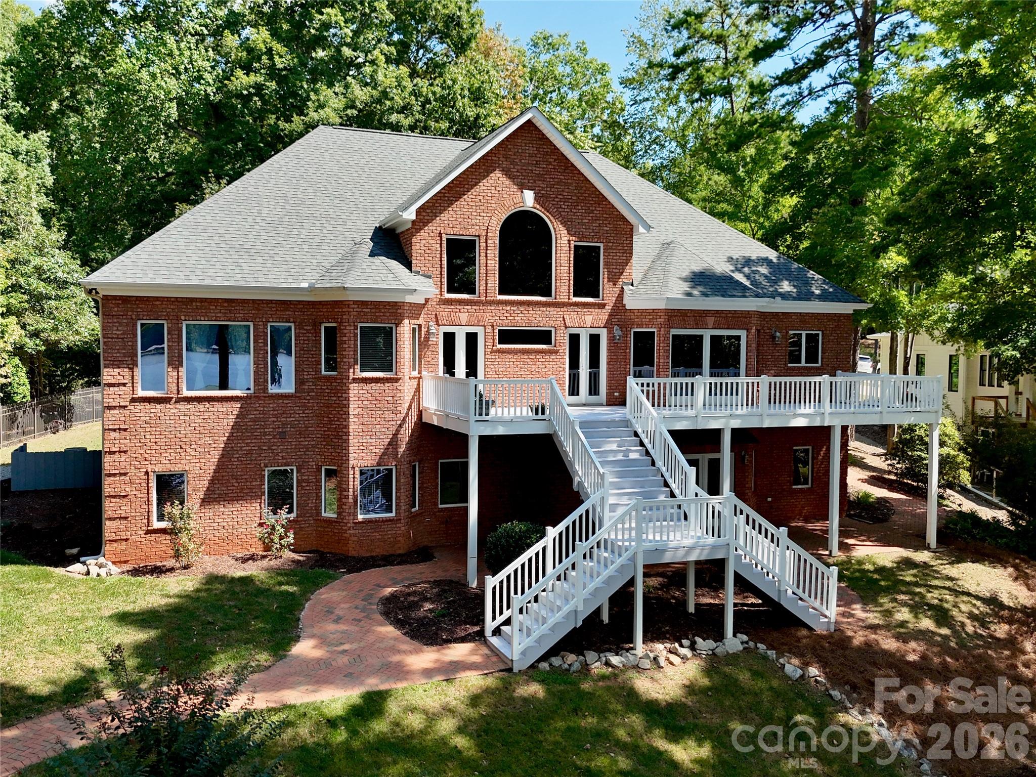 140 Holt Lane Property Photo 2