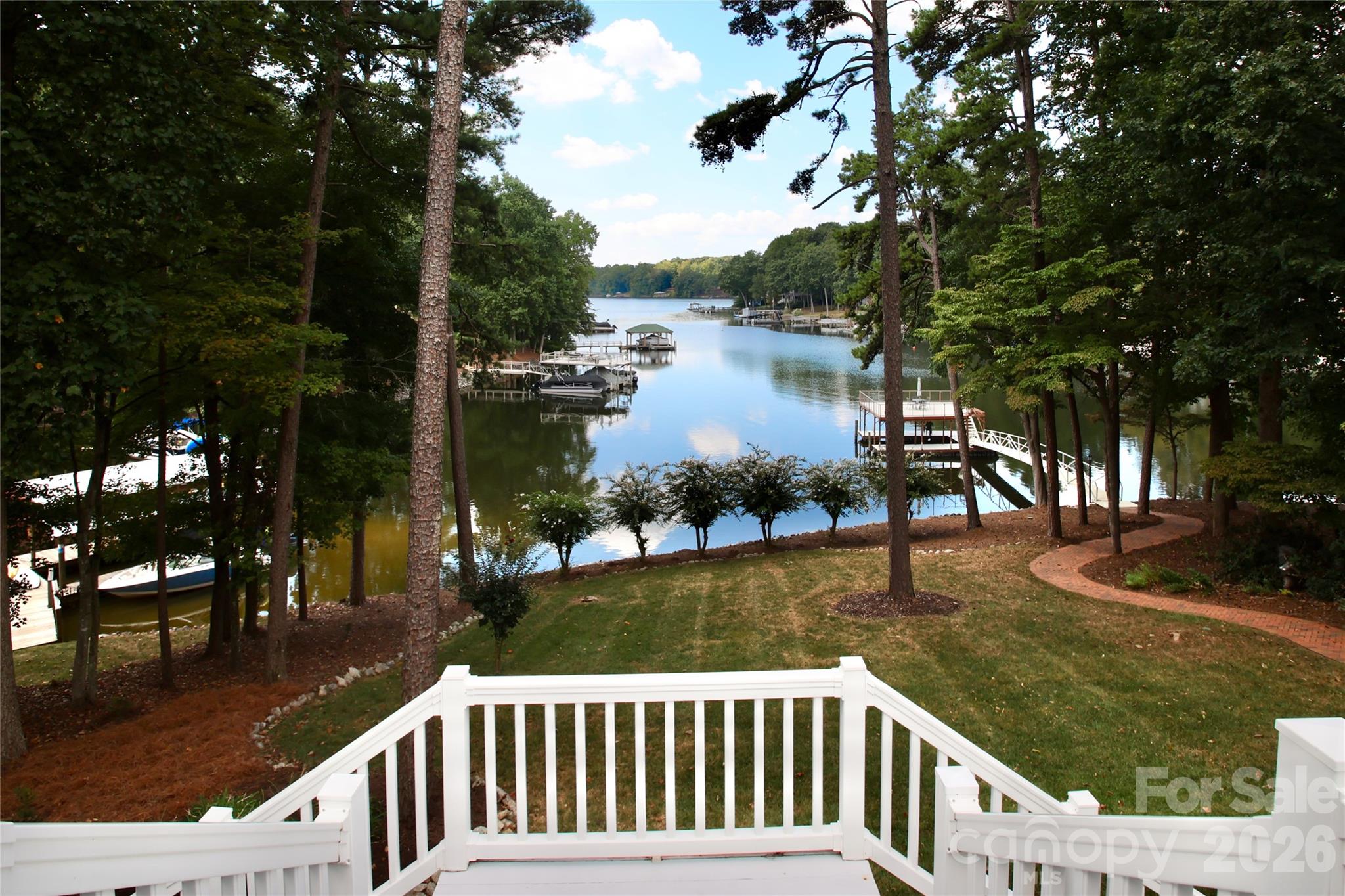 140 Holt Lane Property Photo 4