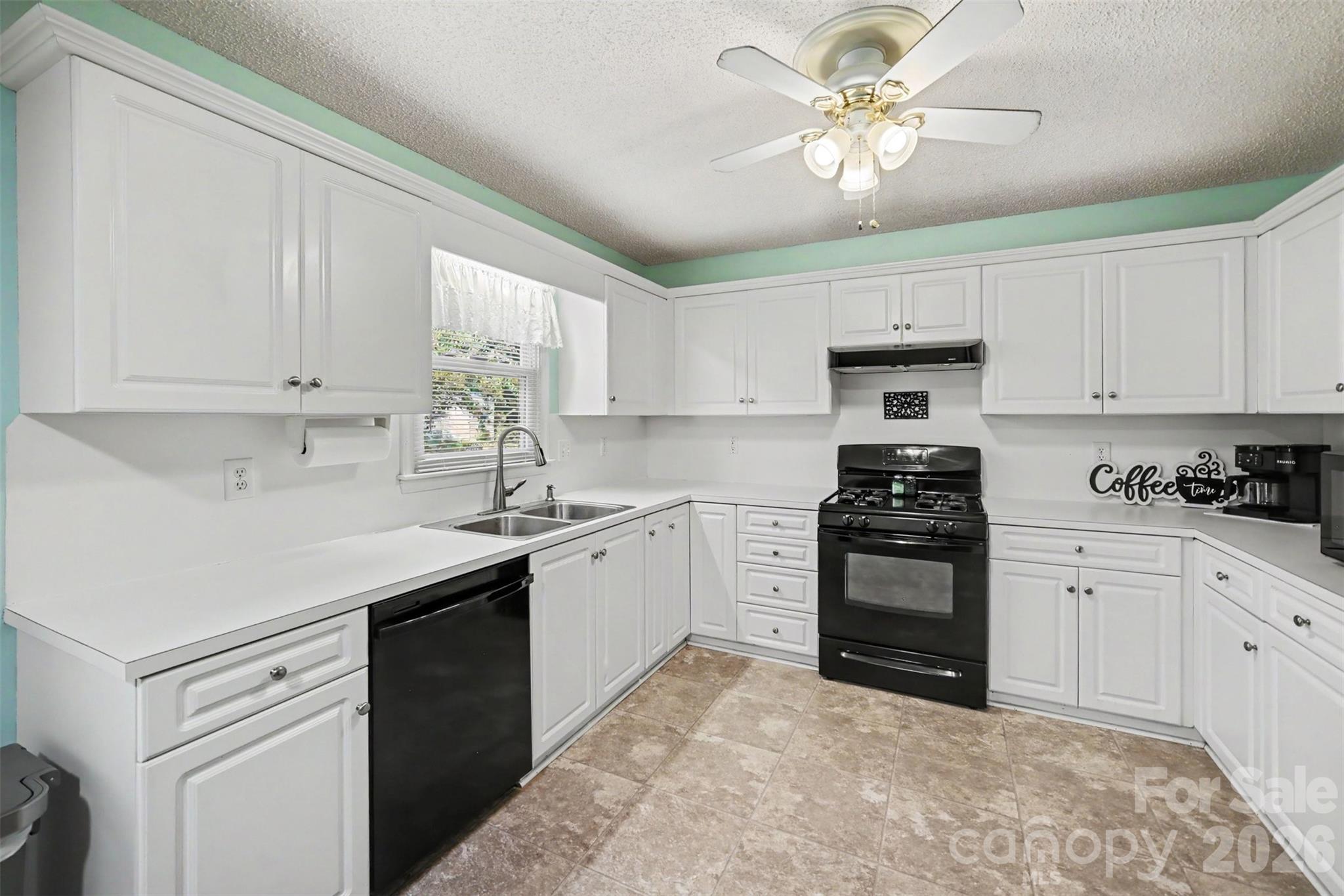 515 Harmony Glen Circle Property Photo 7