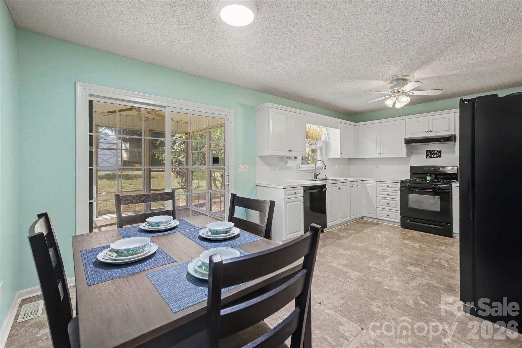 515 Harmony Glen Circle Property Photo 10