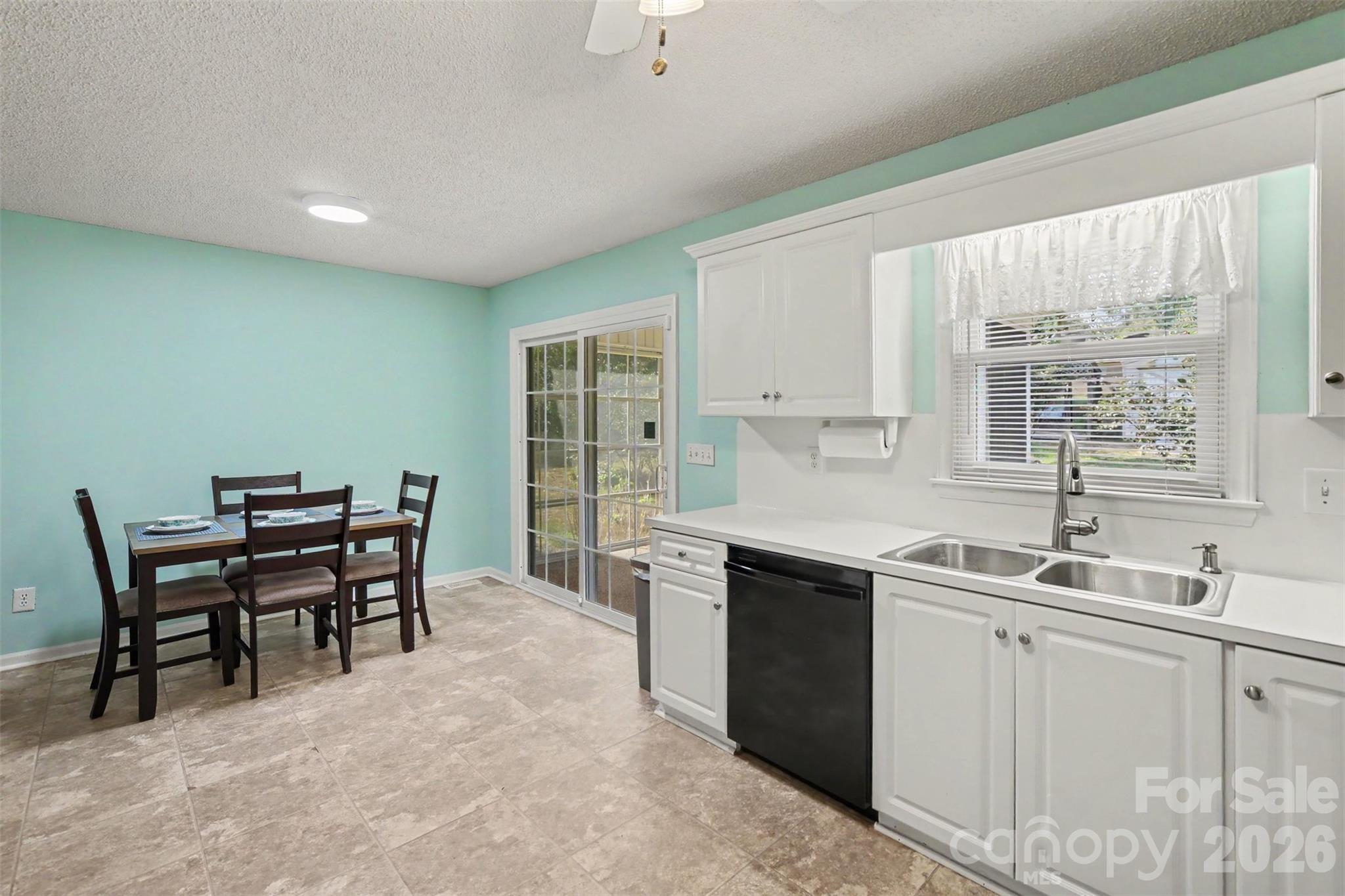 515 Harmony Glen Circle Property Photo 11