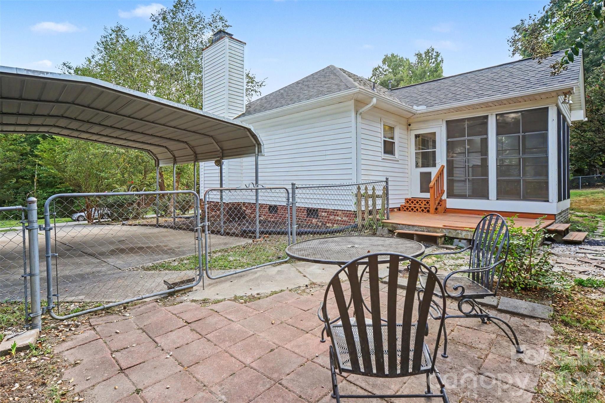 515 Harmony Glen Circle Property Photo 25