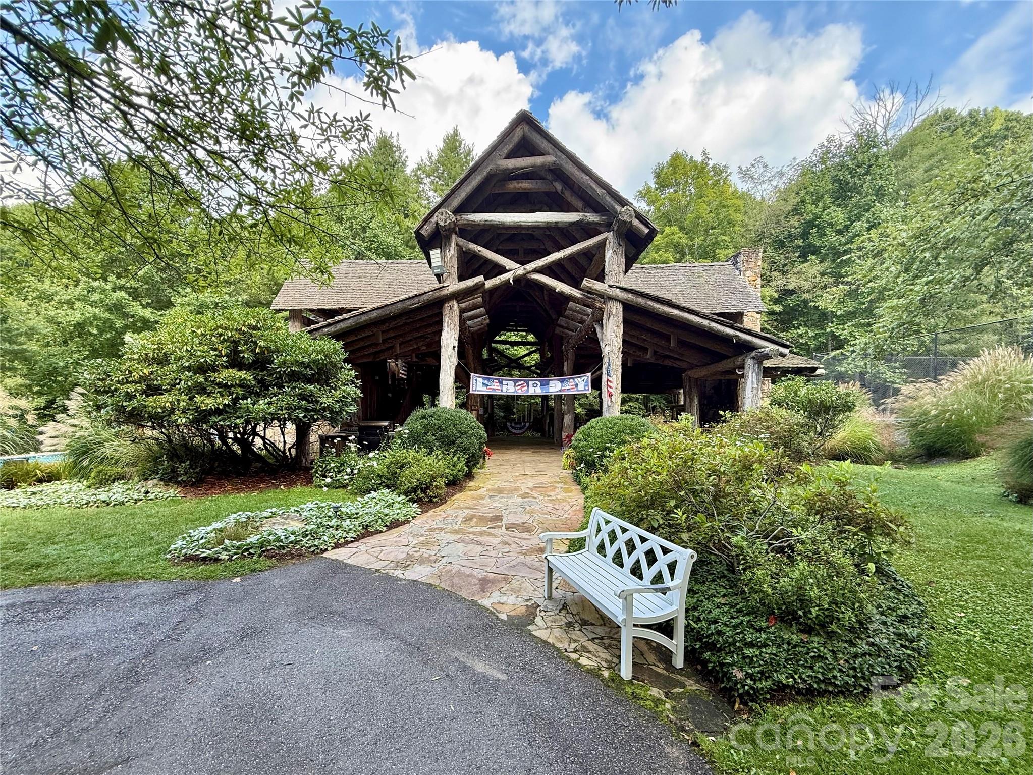 96 Goldenleaf Road Property Photo 16