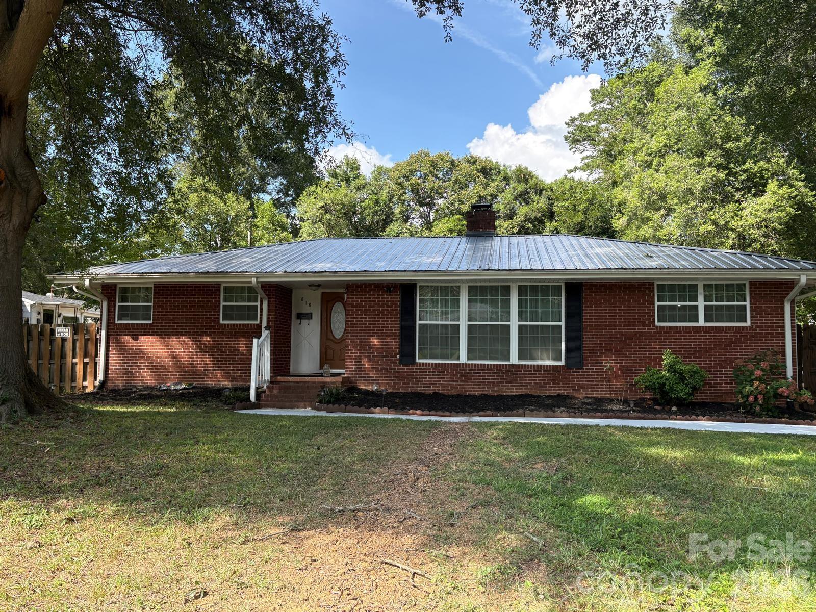818 Hillcrest Avenue Property Photo 1