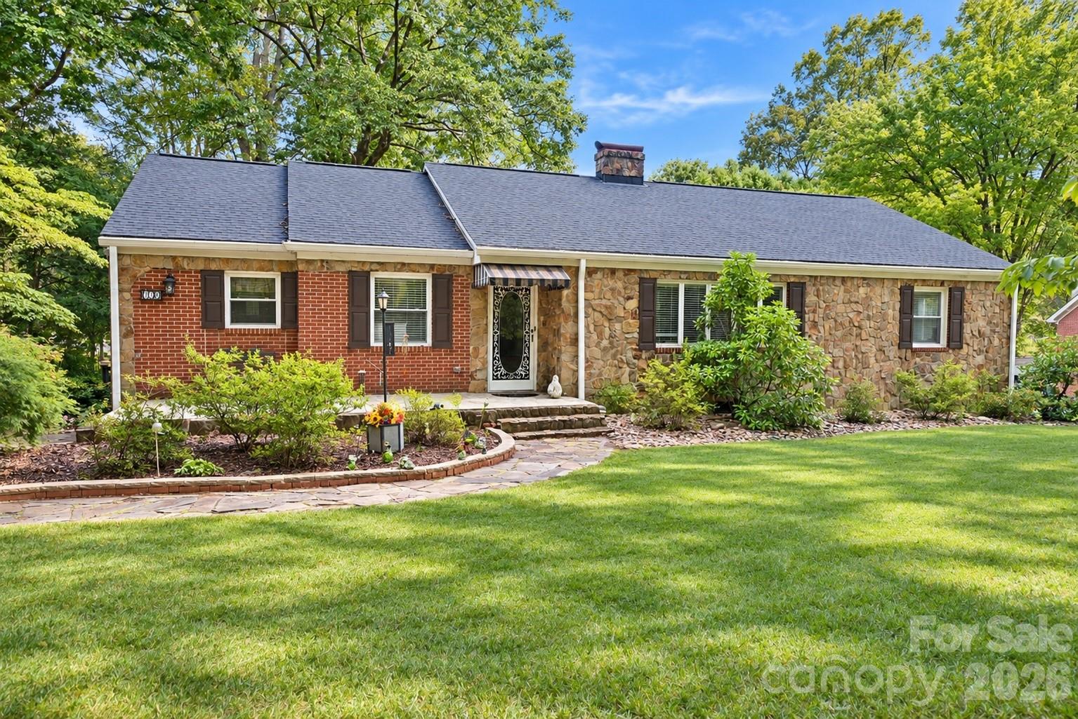 609 1st Avenue Property Photo 1