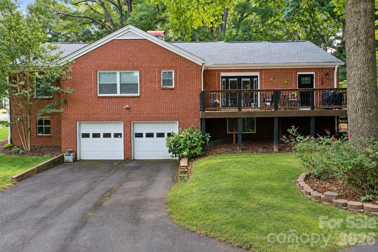 609 1st Avenue Property Photo 1