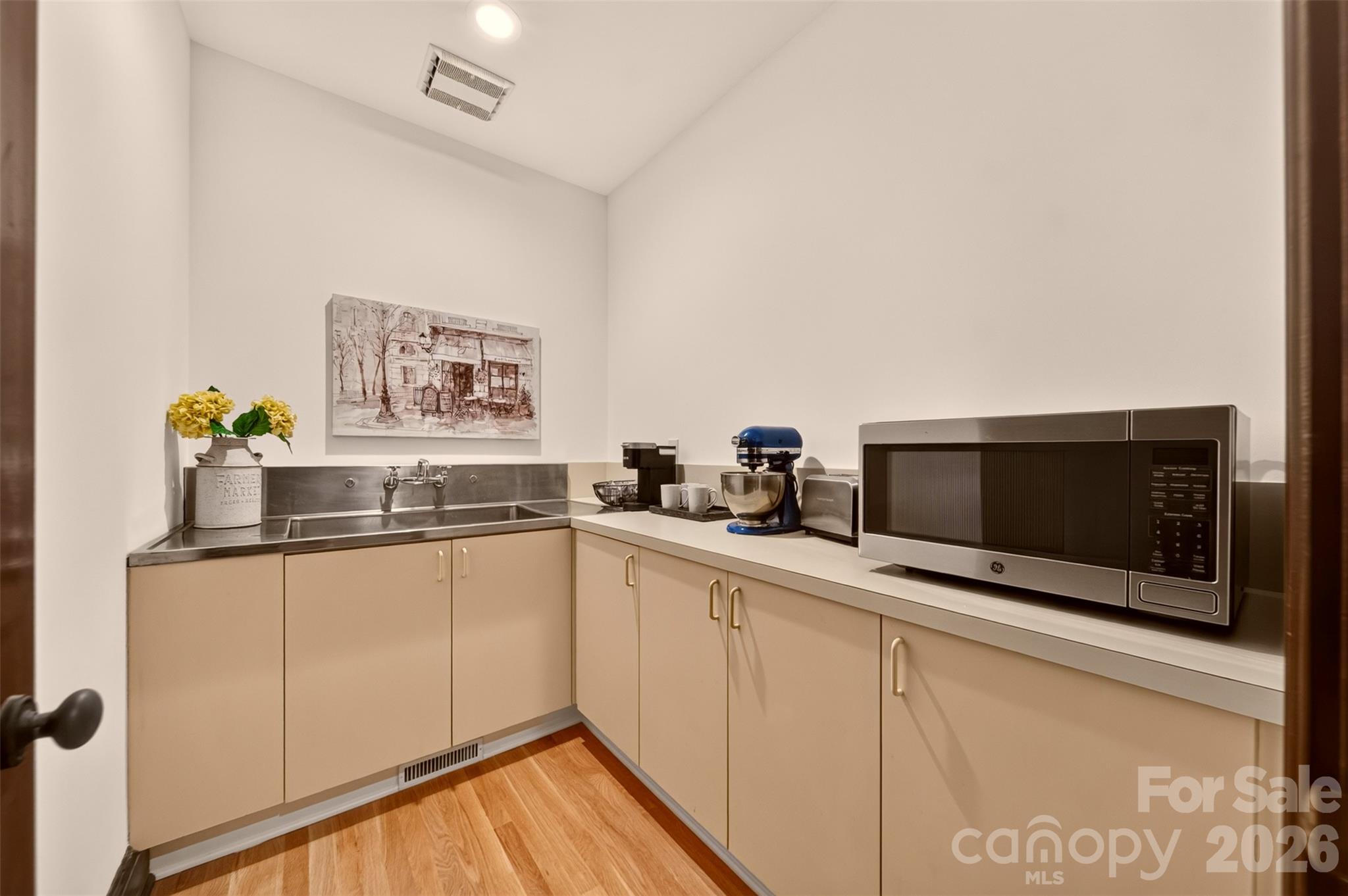 8619 Cedar Knoll Drive Property Photo 16