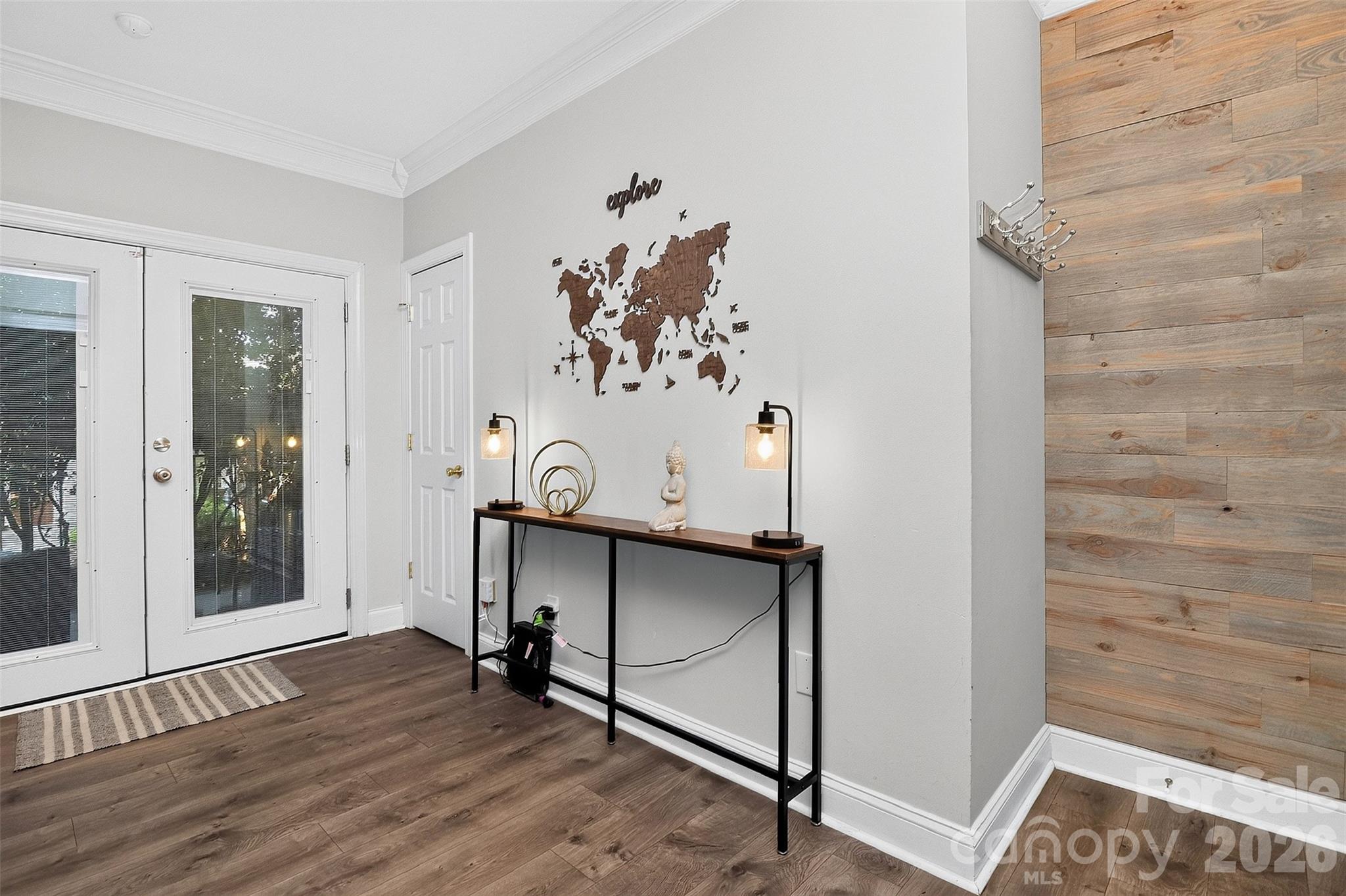 1012 Queens Road C Property Photo 4