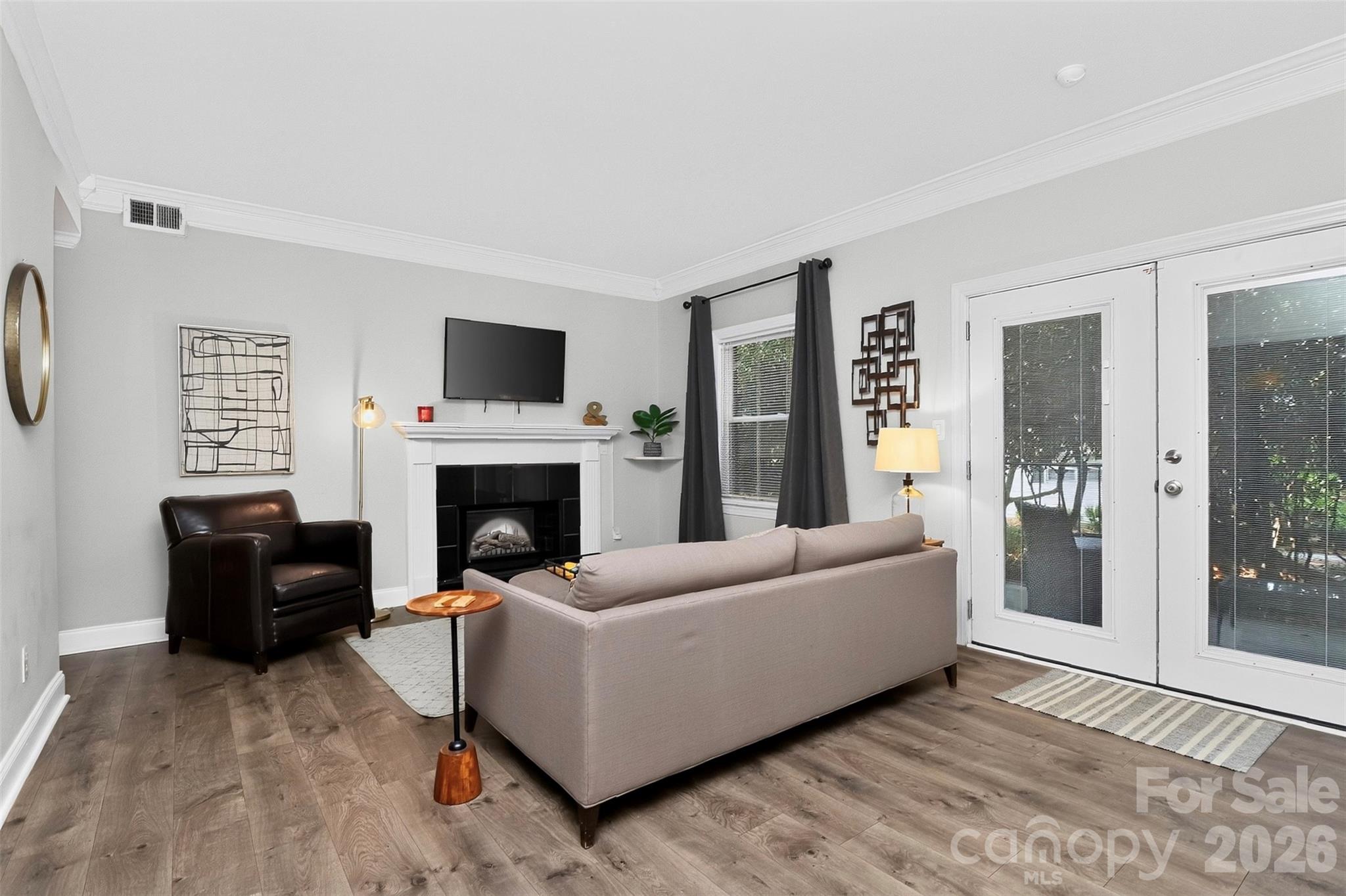 1012 Queens Road C Property Photo 10