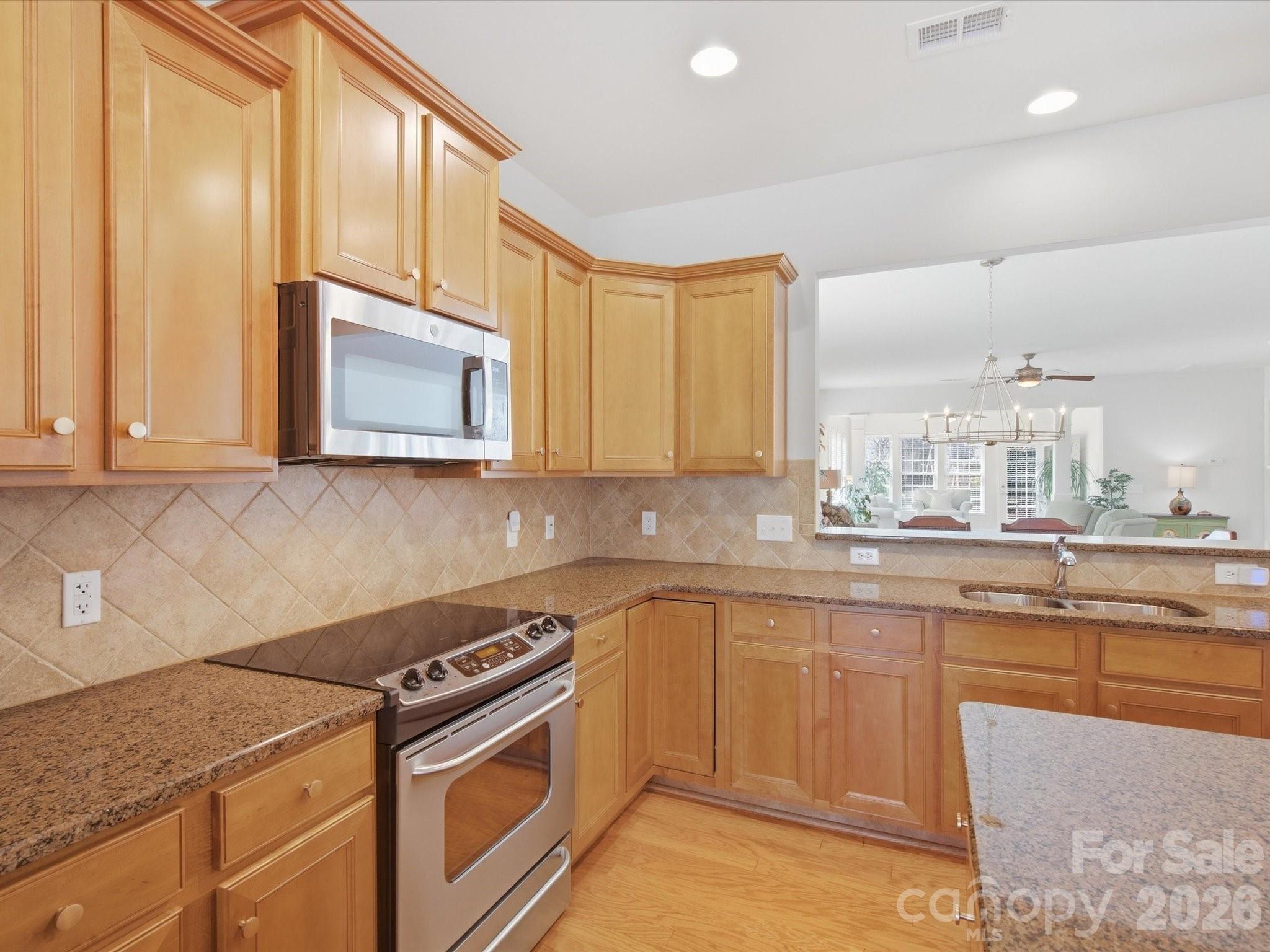41055 Calla Lily Street Property Photo 6