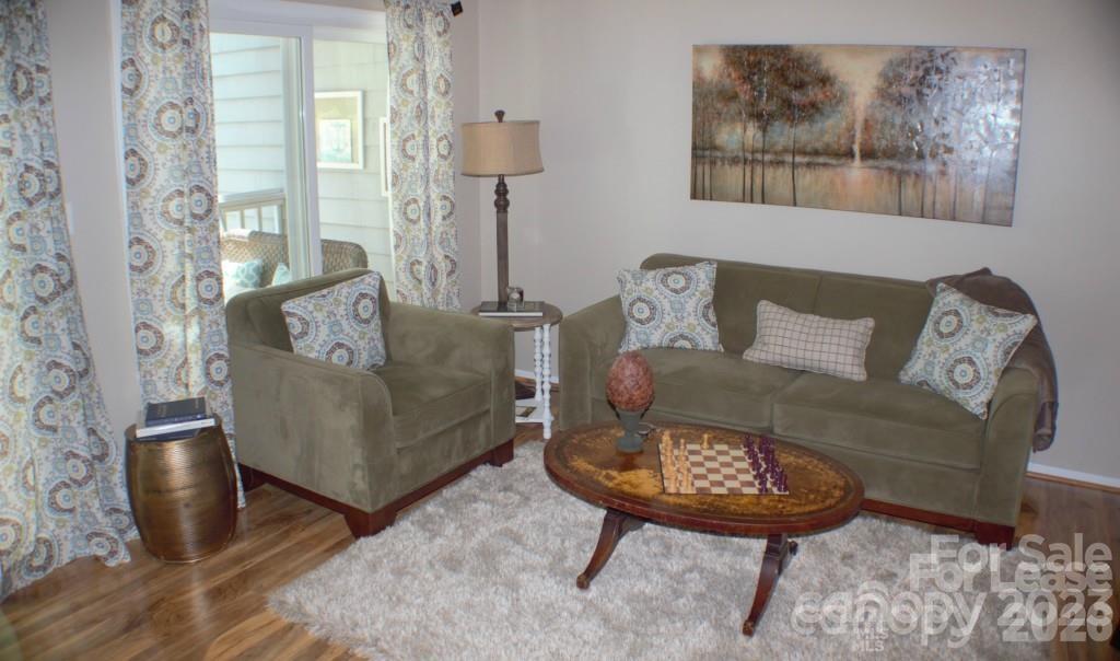 218 Northwest Drive Property Photo 5