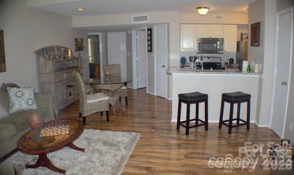 218 Northwest Drive Property Photo 7