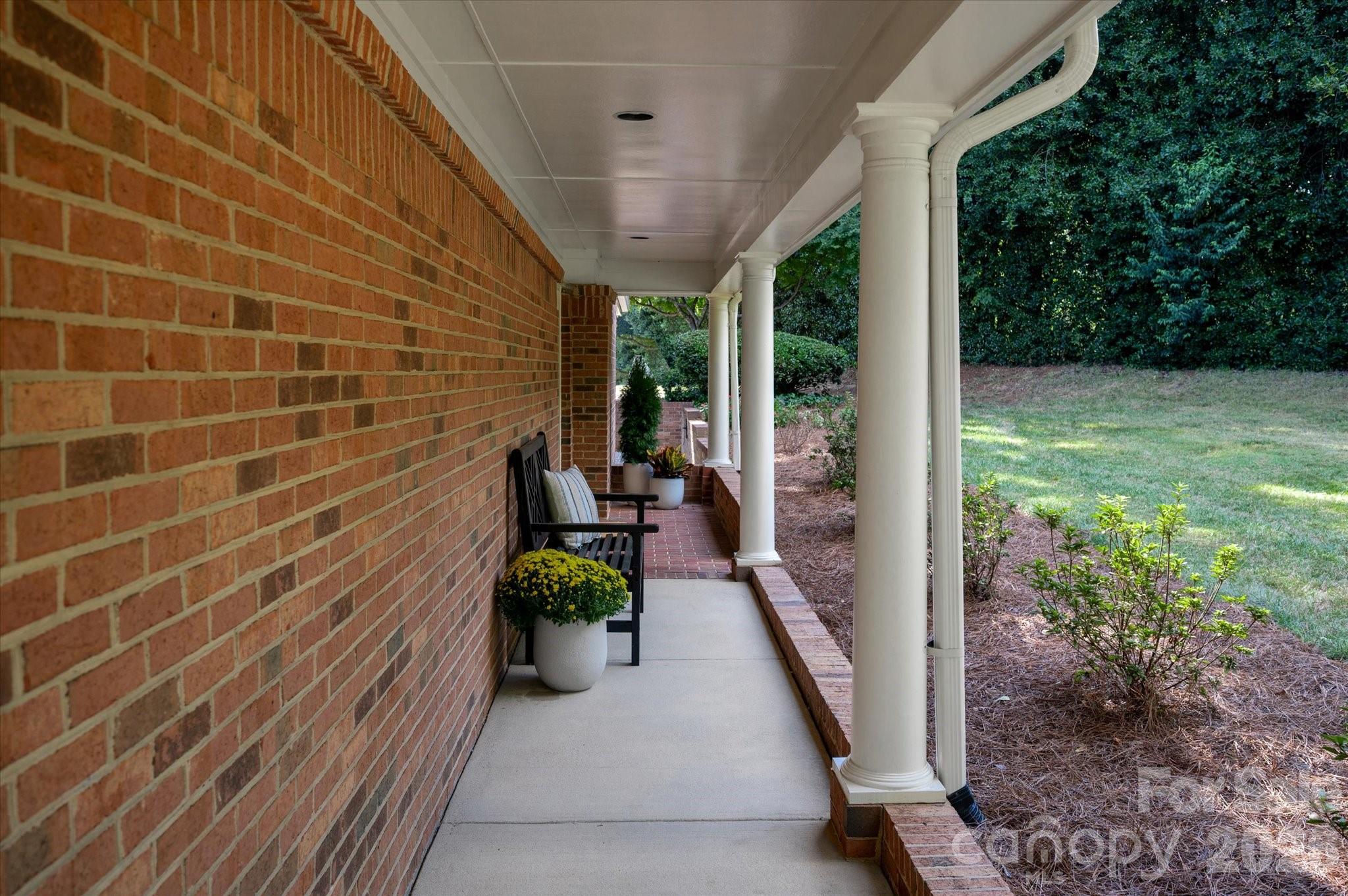 1804 Meadowood Lane Property Photo 4