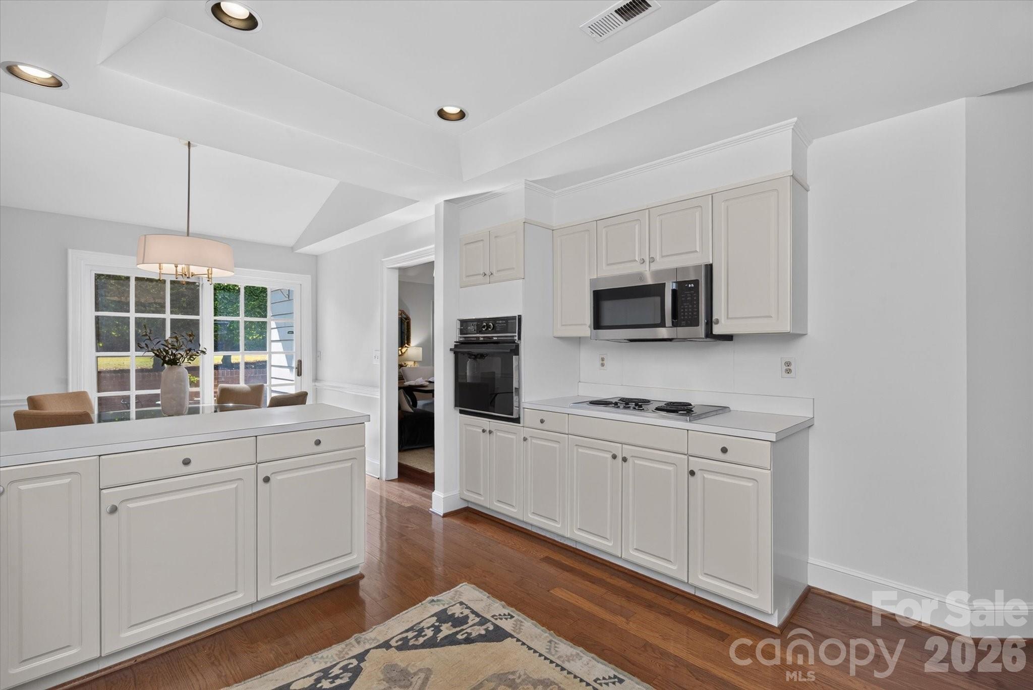1804 Meadowood Lane Property Photo 21