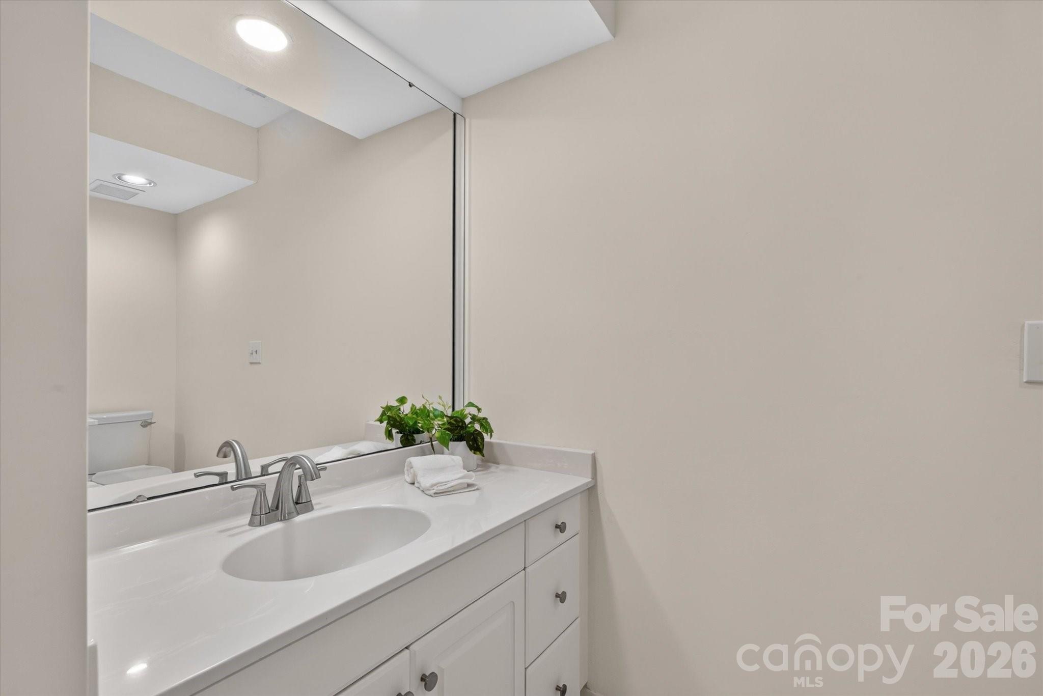 1804 Meadowood Lane Property Photo 26