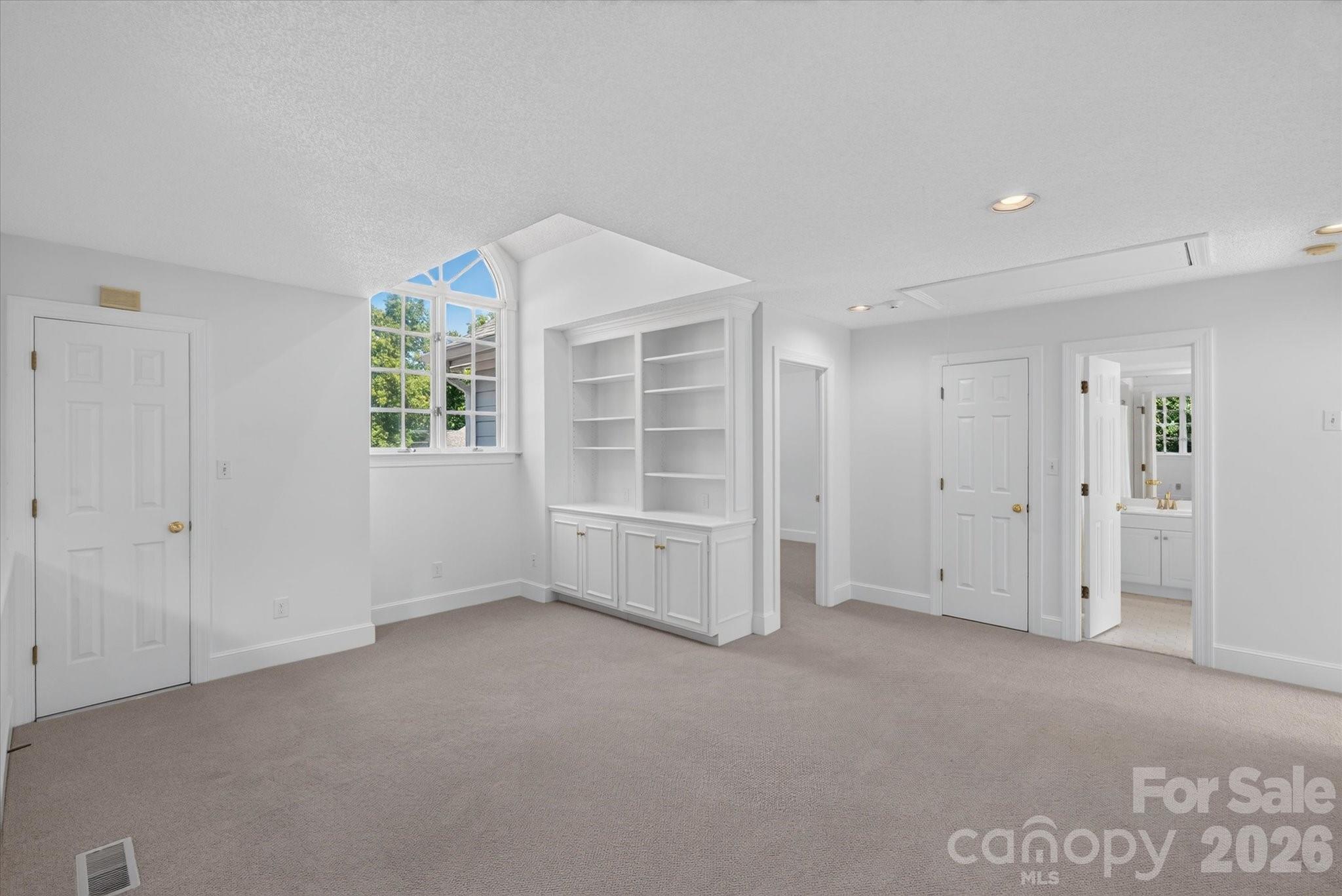 1804 Meadowood Lane Property Photo 29