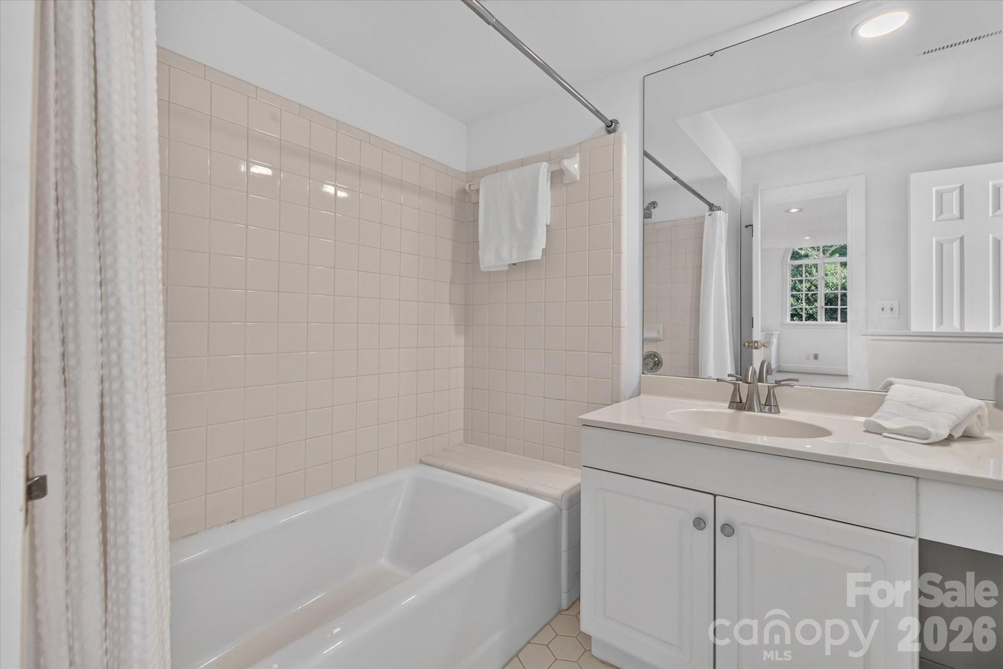 1804 Meadowood Lane Property Photo 33