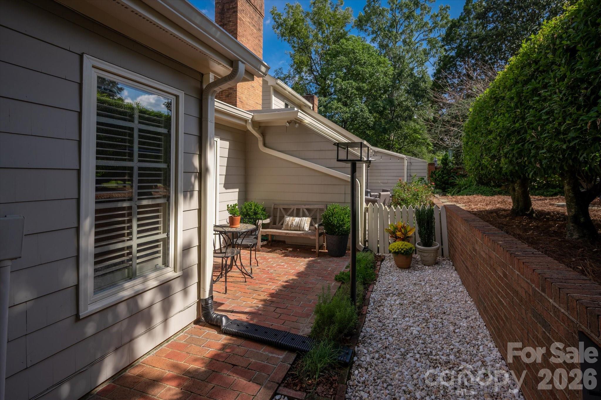 1804 Meadowood Lane Property Photo 38