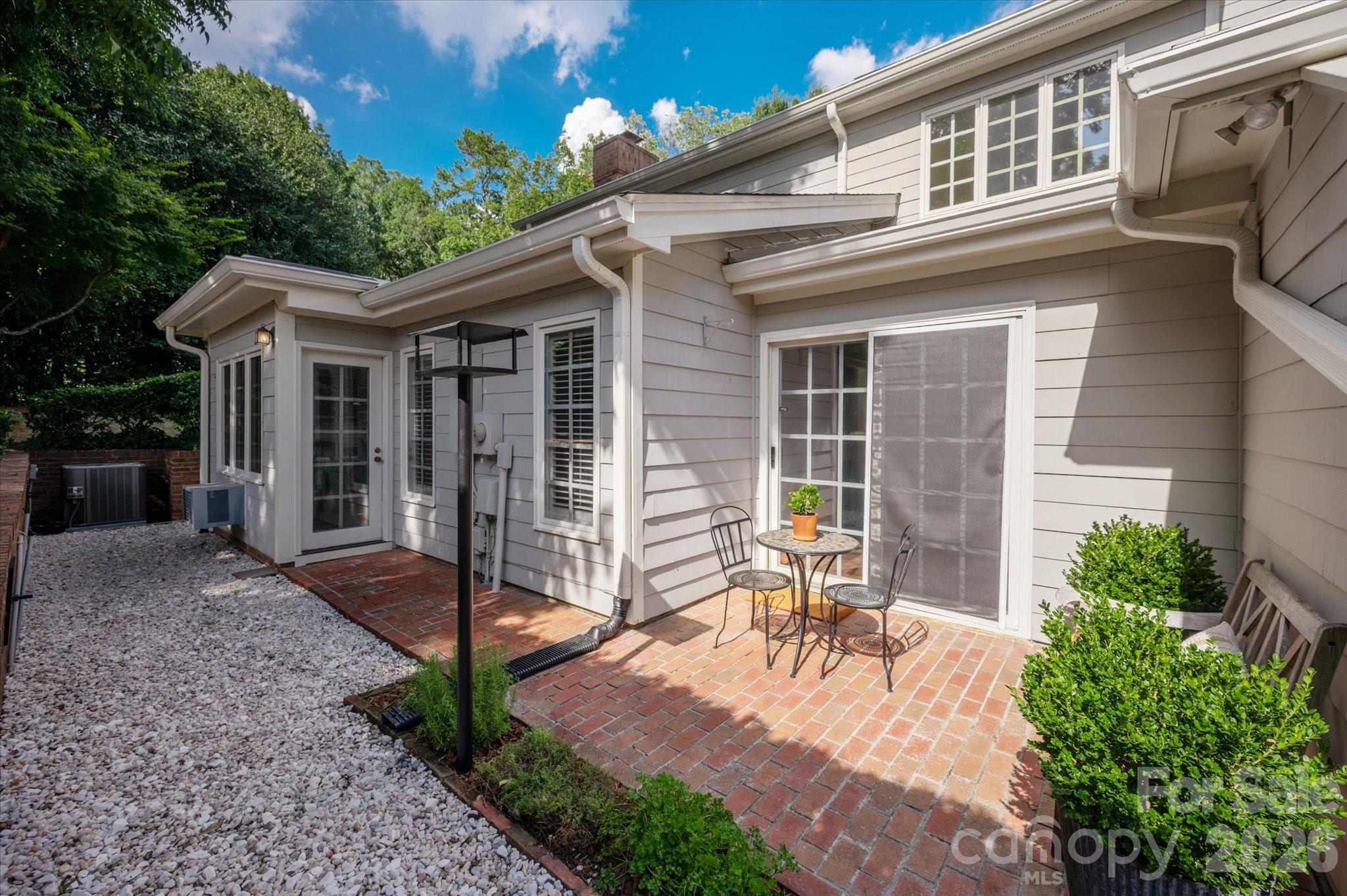 1804 Meadowood Lane Property Photo 41