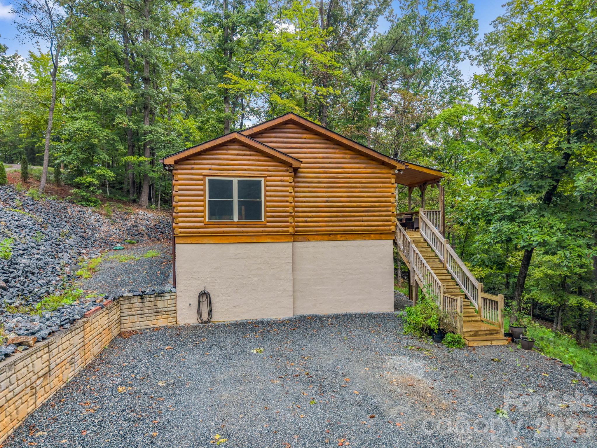 344 Wolf Trail Property Photo 4