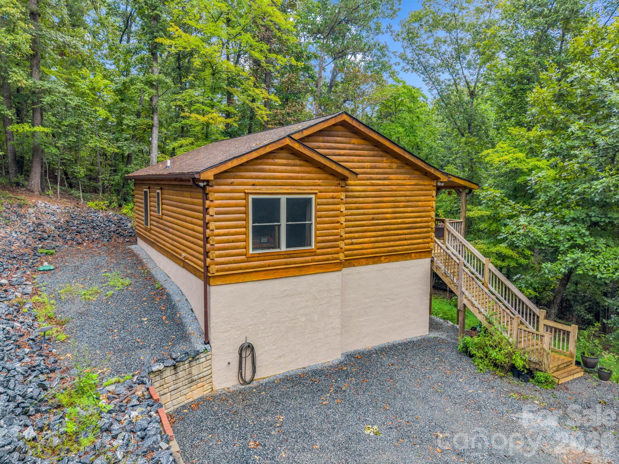 344 Wolf Trail Property Photo 5