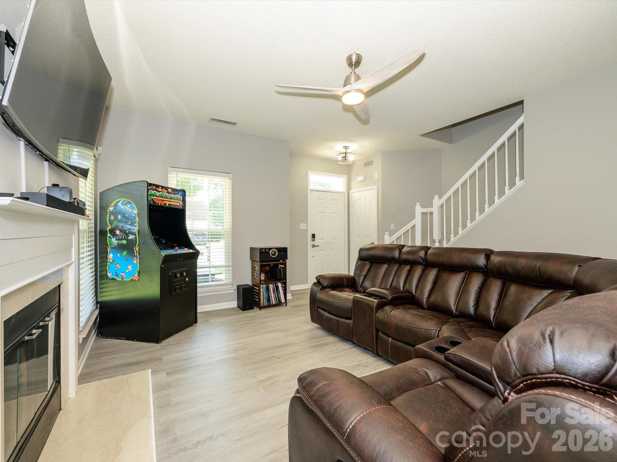 11413 Larix Drive Property Photo 5