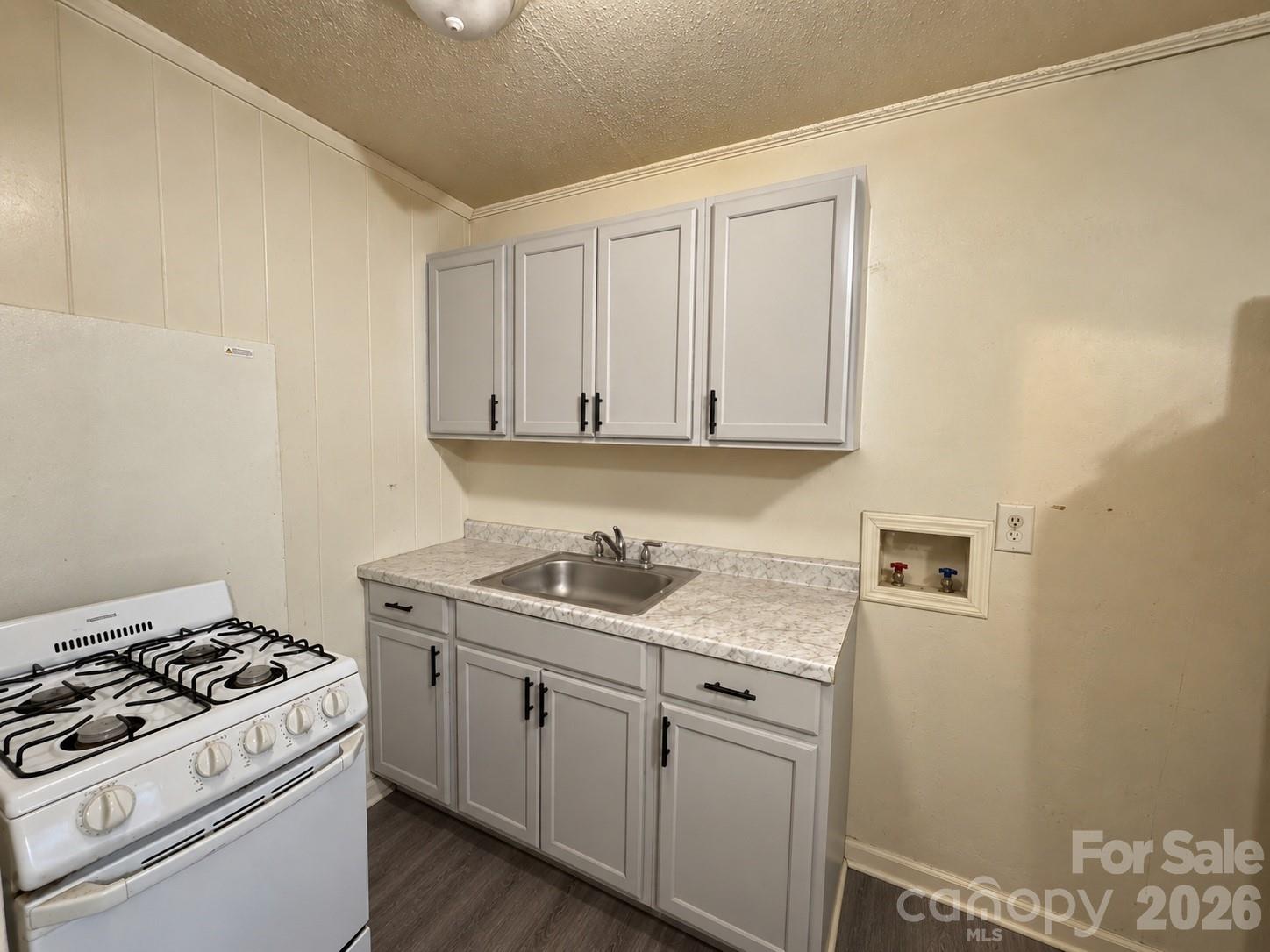 595 Betty Street Property Photo 8