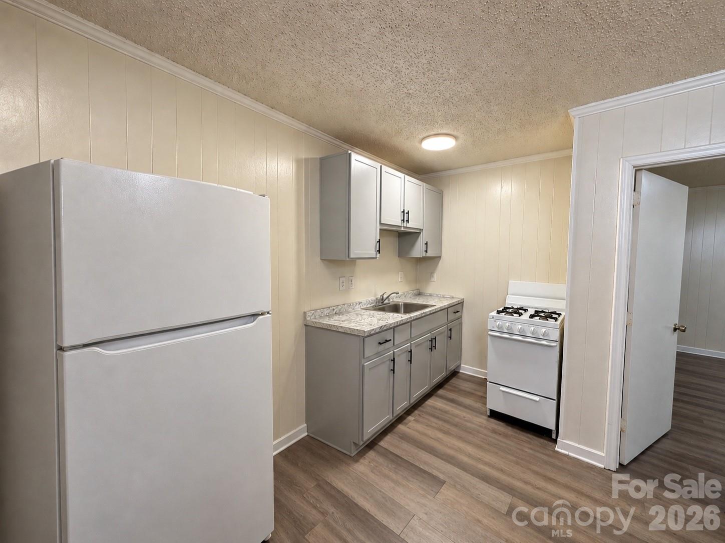 595 Betty Street Property Photo 14