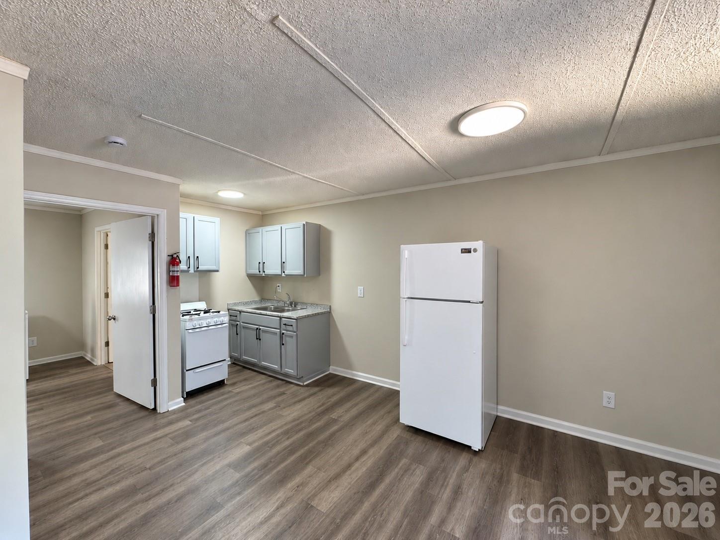 595 Betty Street Property Photo 37