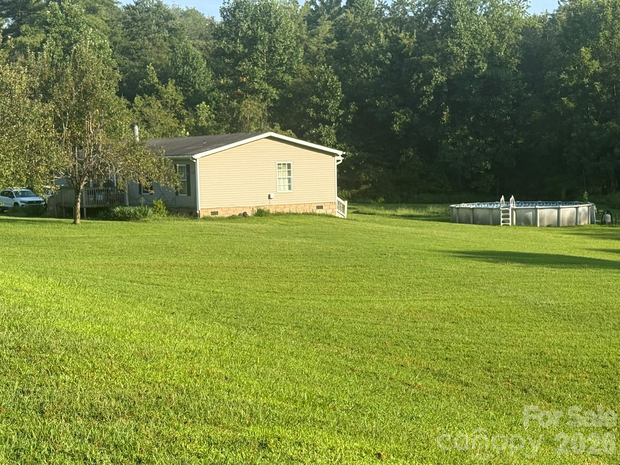 907 Epley Drive Property Photo 3