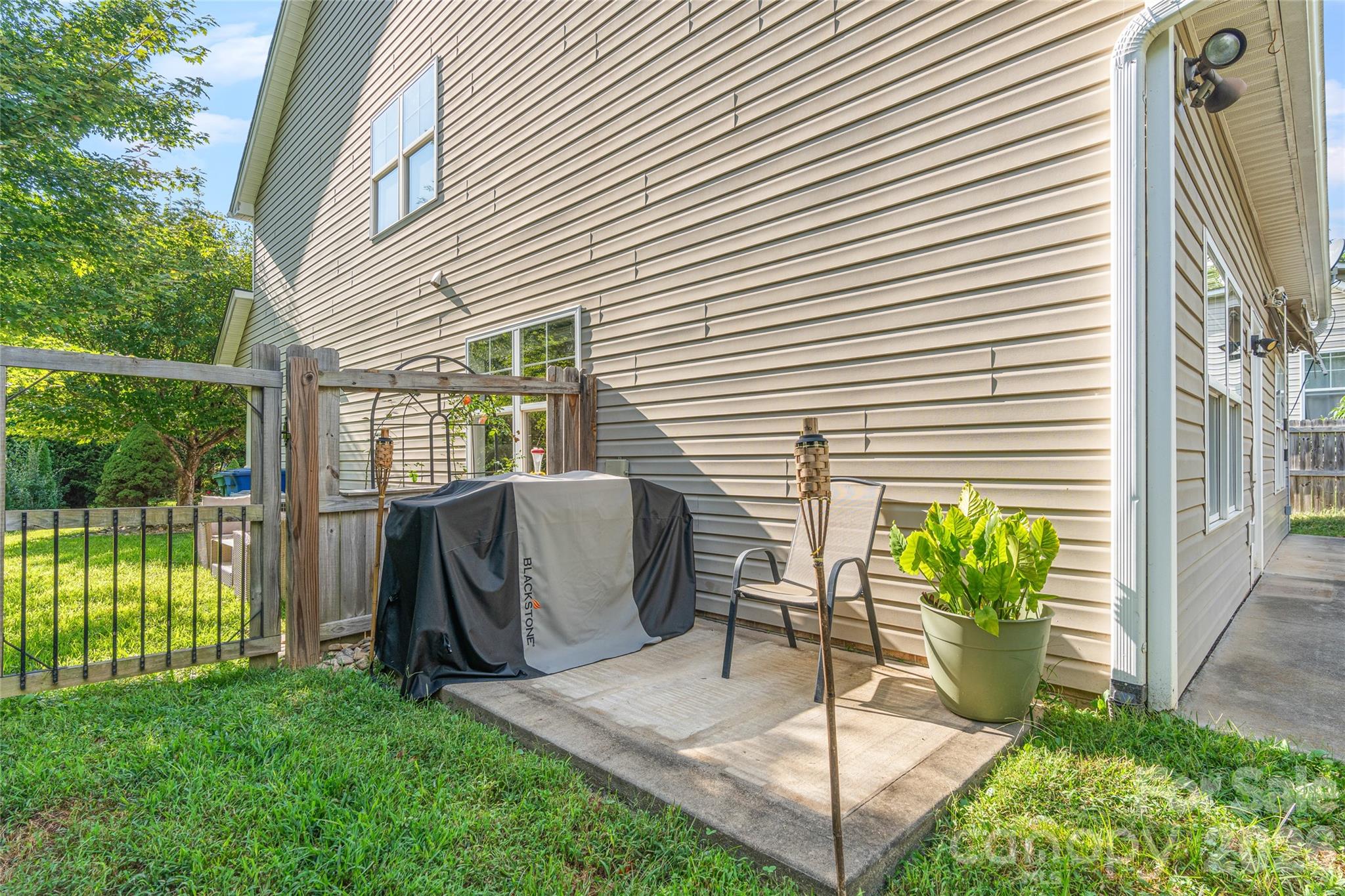 16 Holmes Lane Property Photo 35