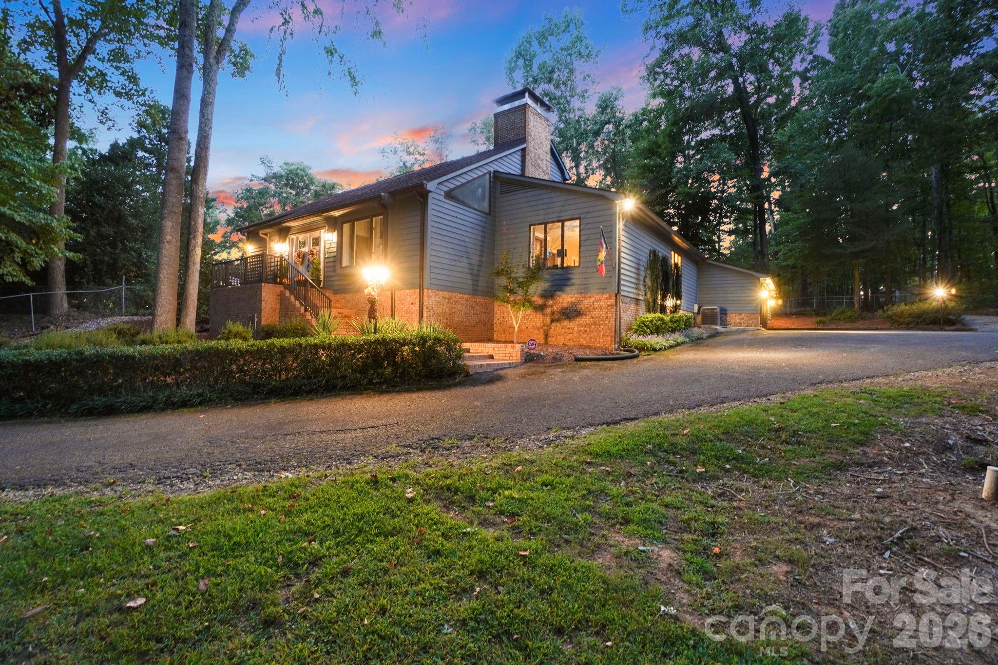 211 Lamplighter Lane Property Photo 1
