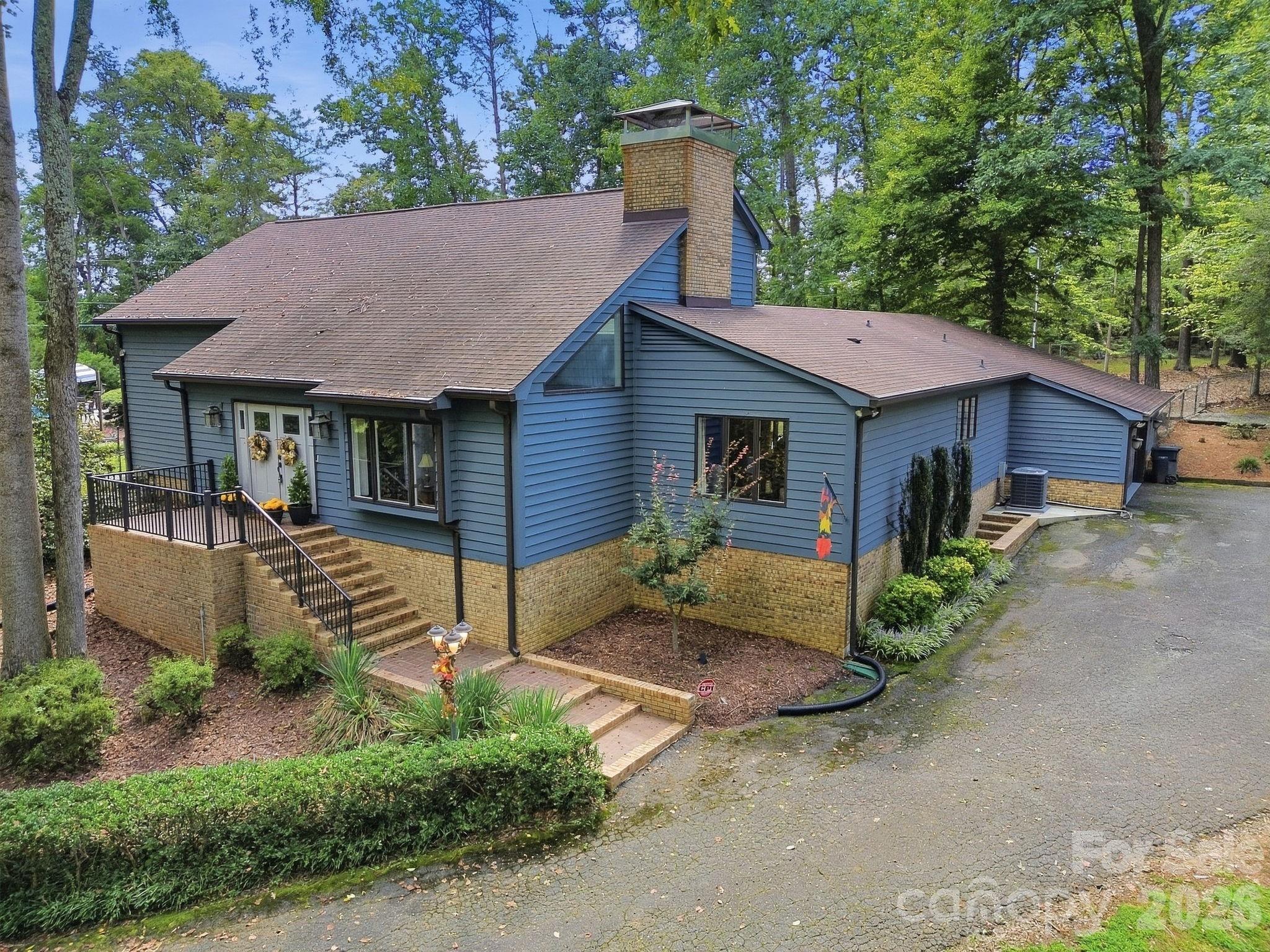 211 Lamplighter Lane Property Photo 2