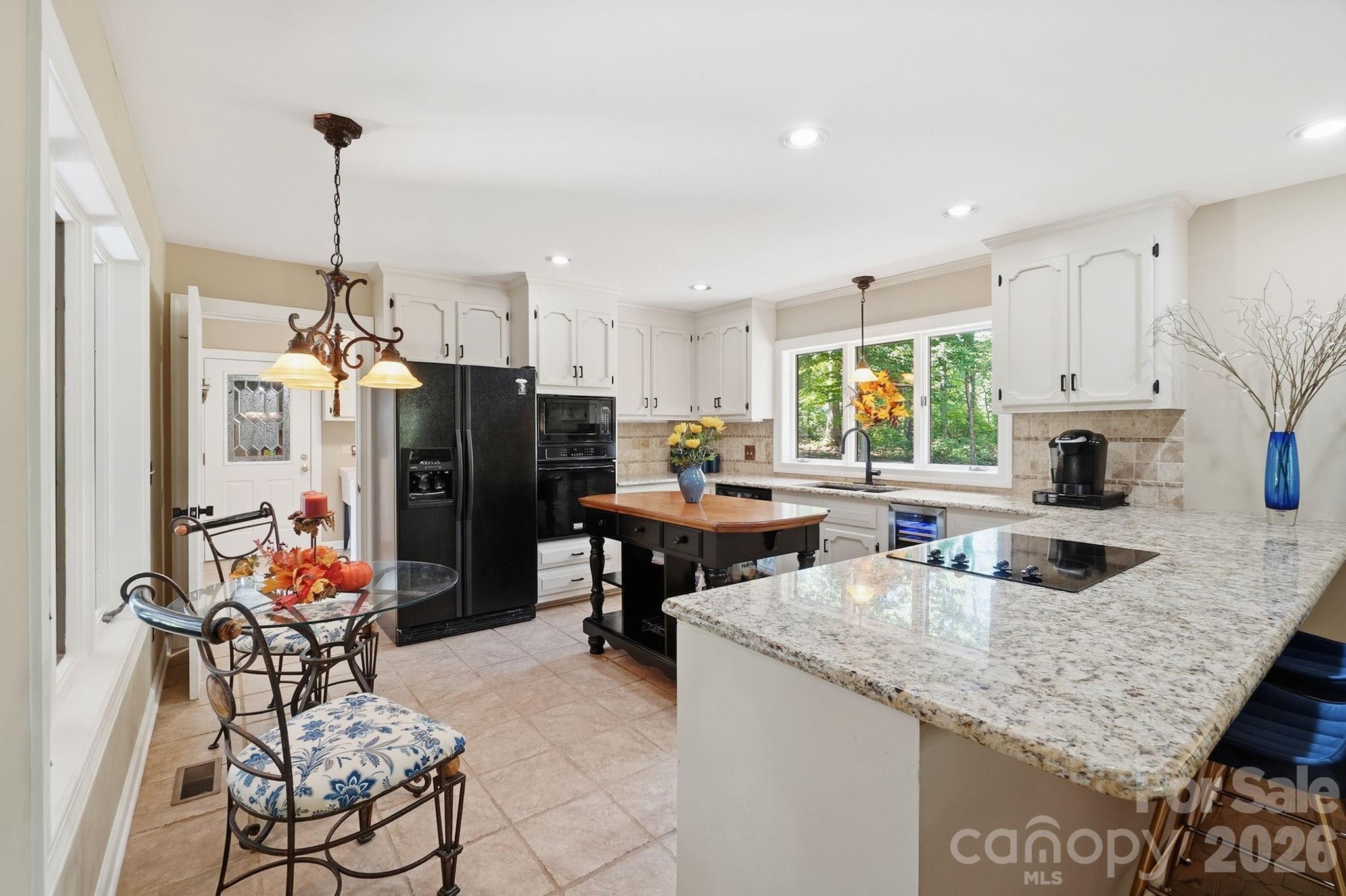 211 Lamplighter Lane Property Photo 4