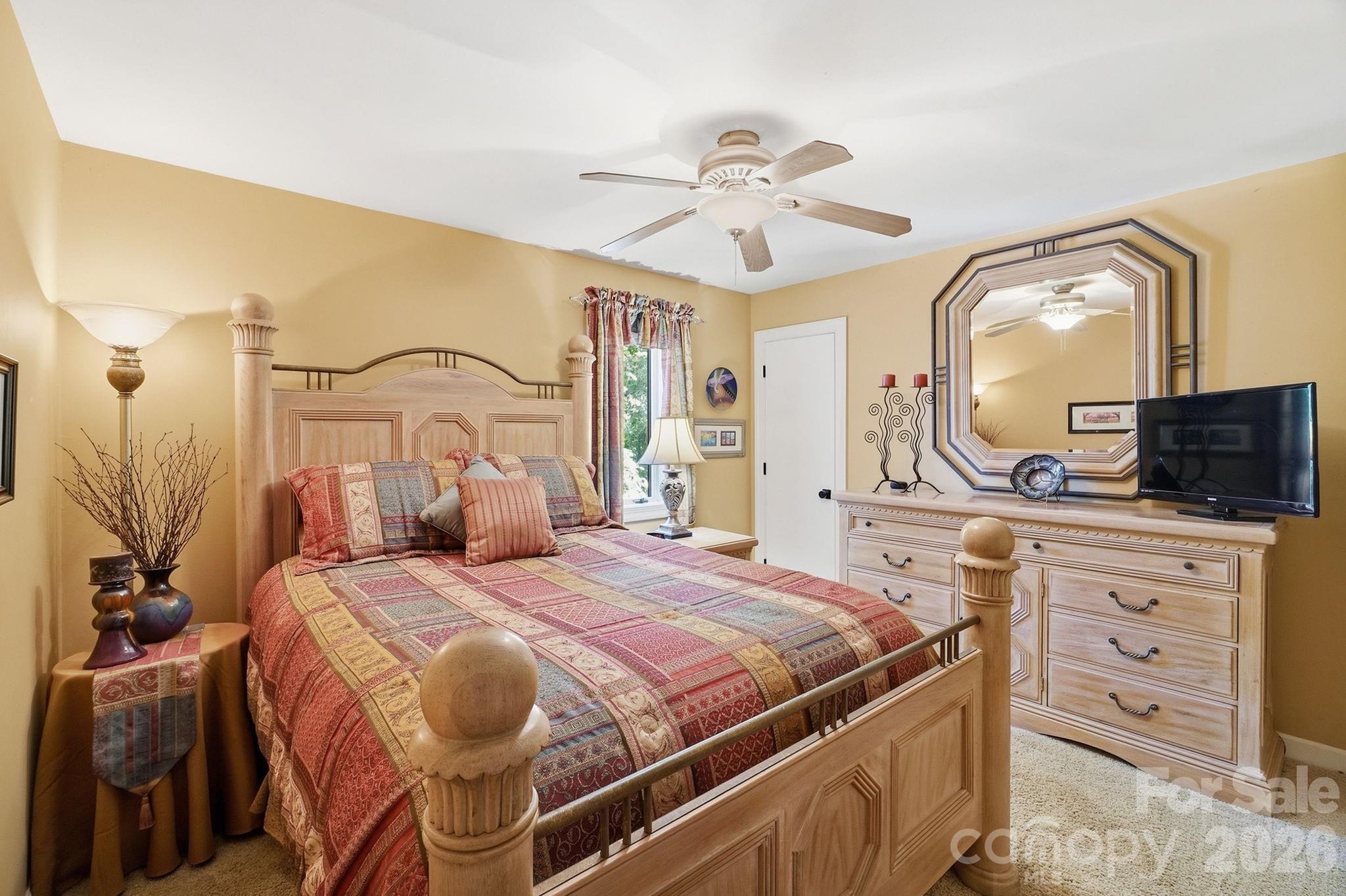 211 Lamplighter Lane Property Photo 22